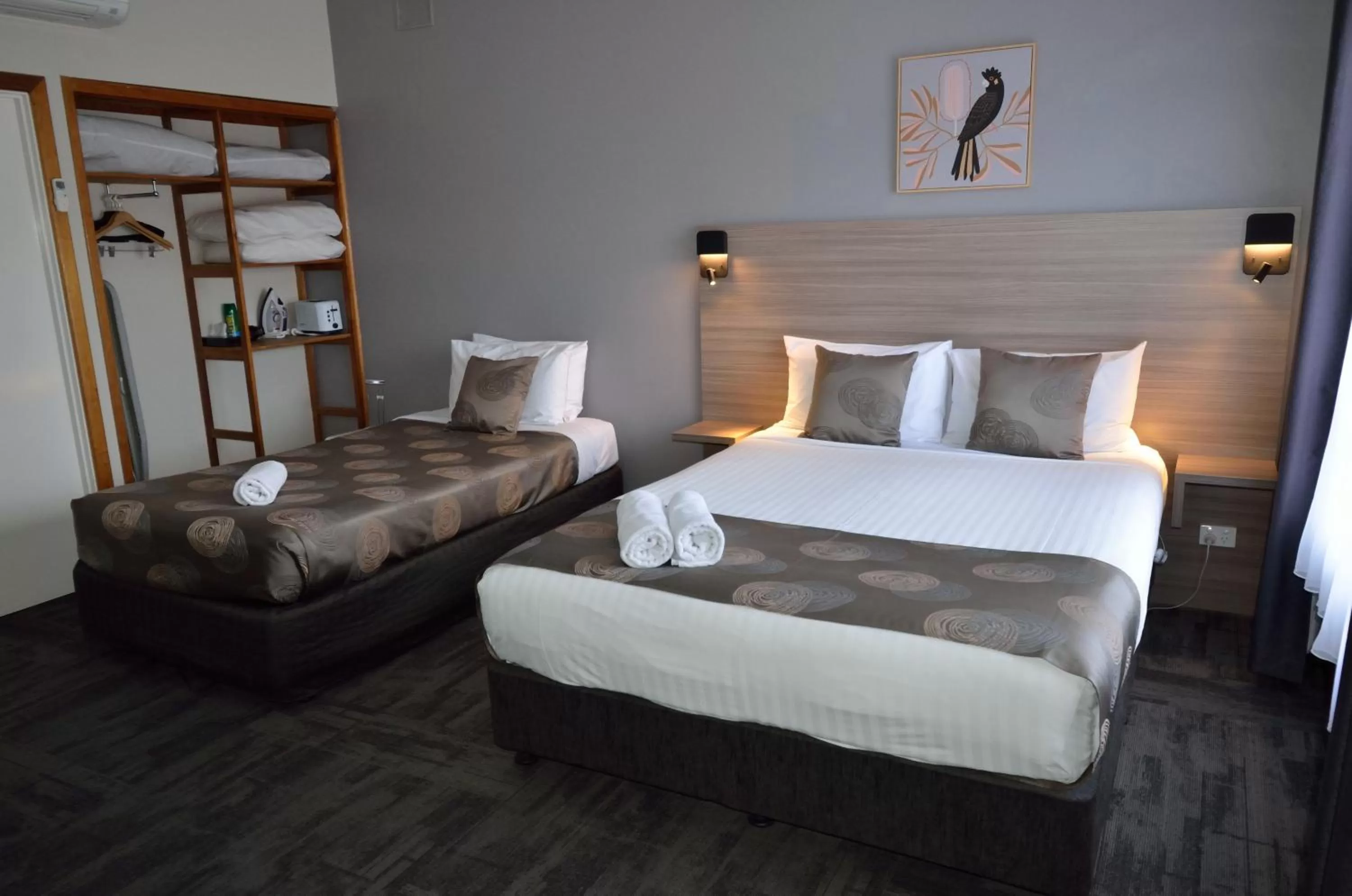 Photo of the whole room, Bed in 105 On The Park