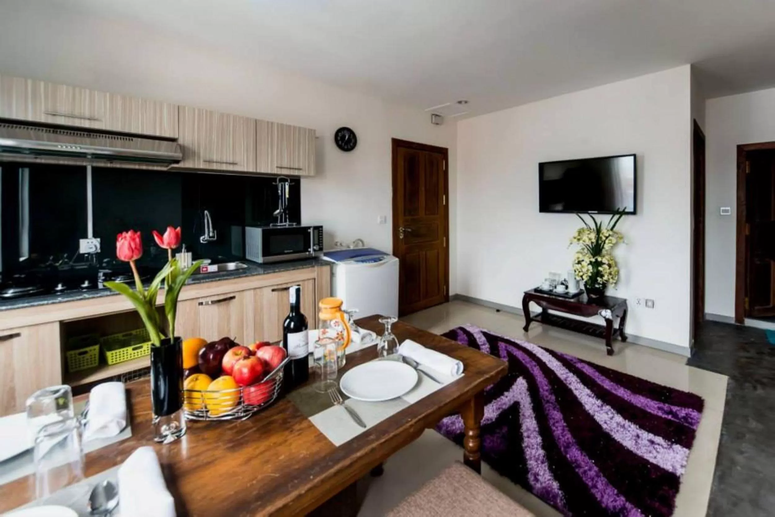 TV and multimedia in White Residence Hotel & Apartment