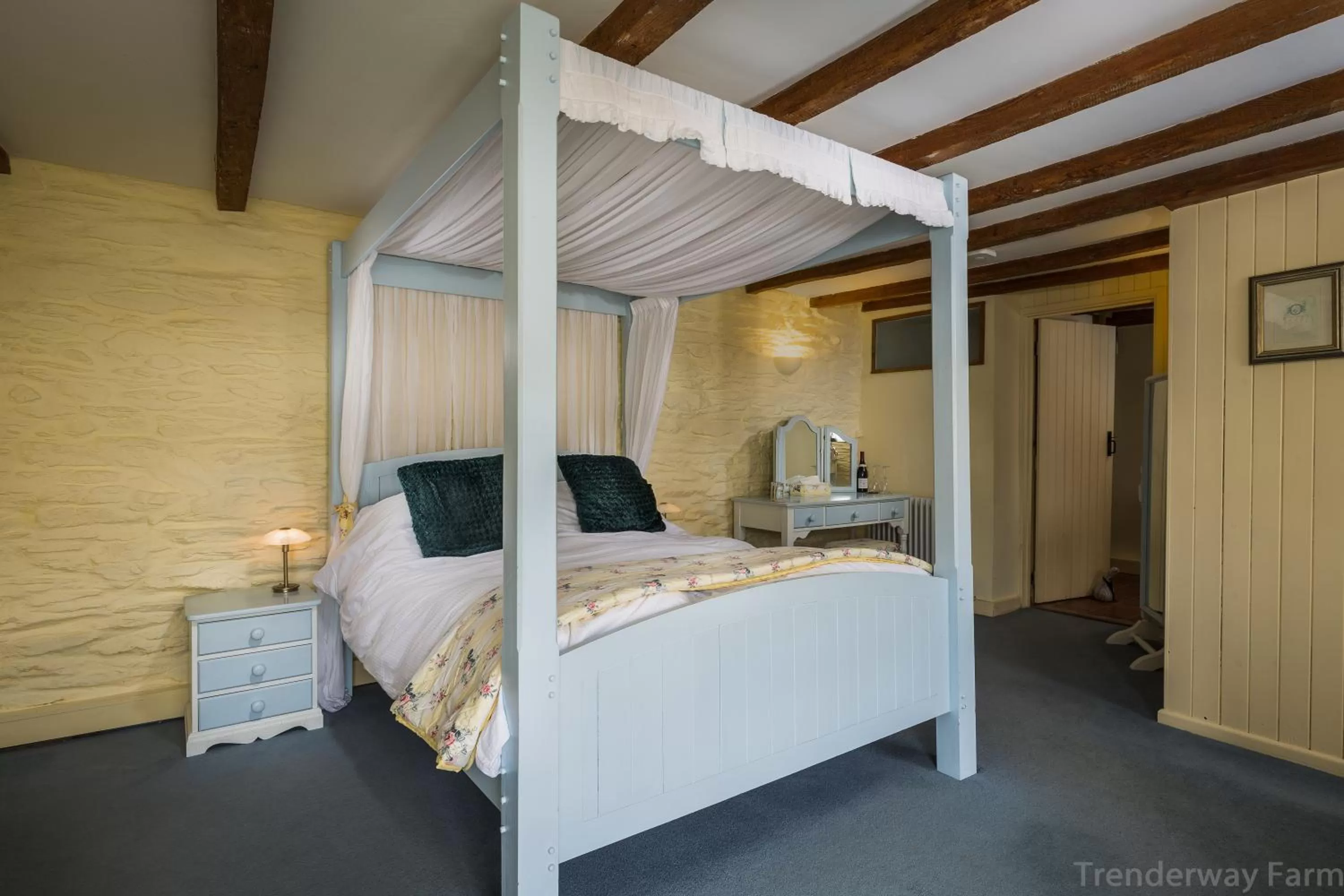 Photo of the whole room, Bed in Trenderway Farm