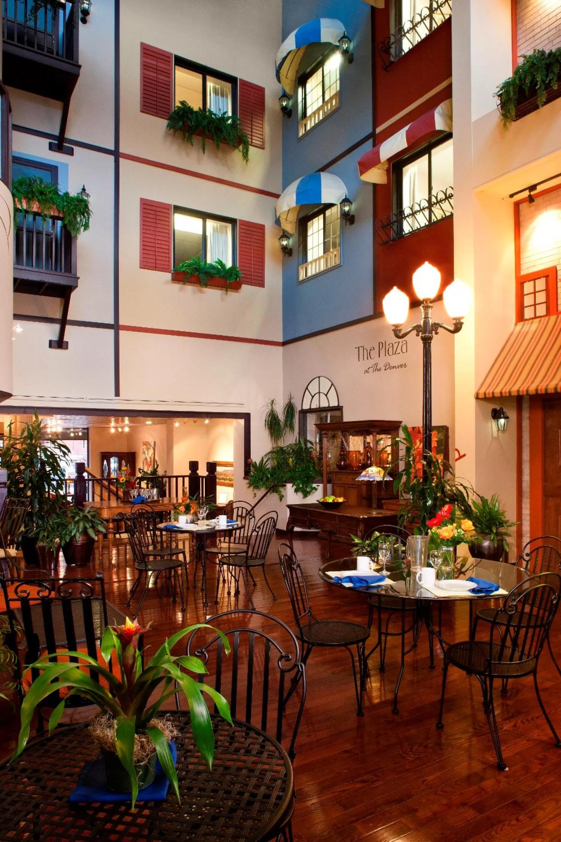 Restaurant/Places to Eat in Hotel Denver