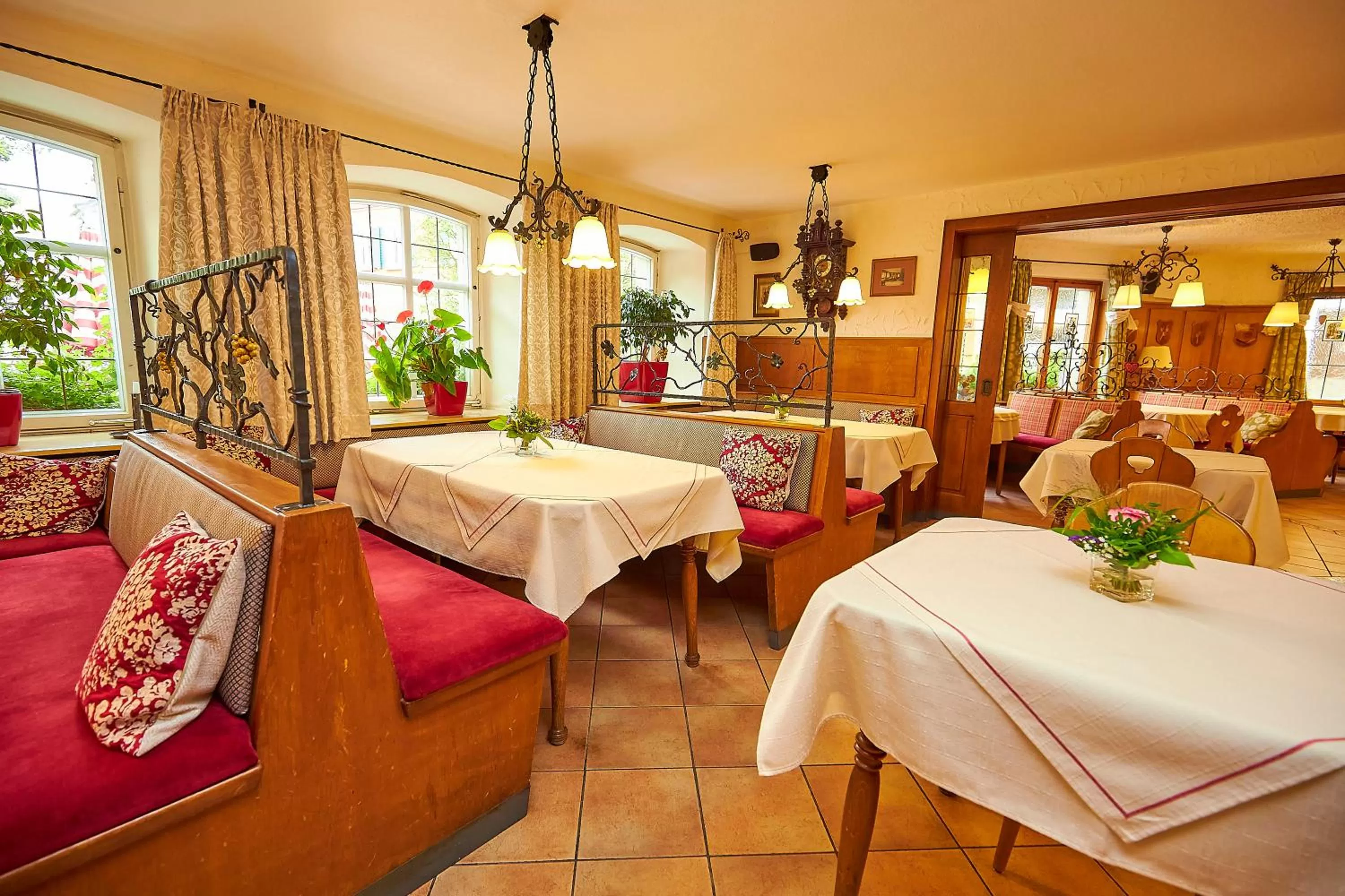 Restaurant/places to eat, Bed in Flair Hotel zum Storchen