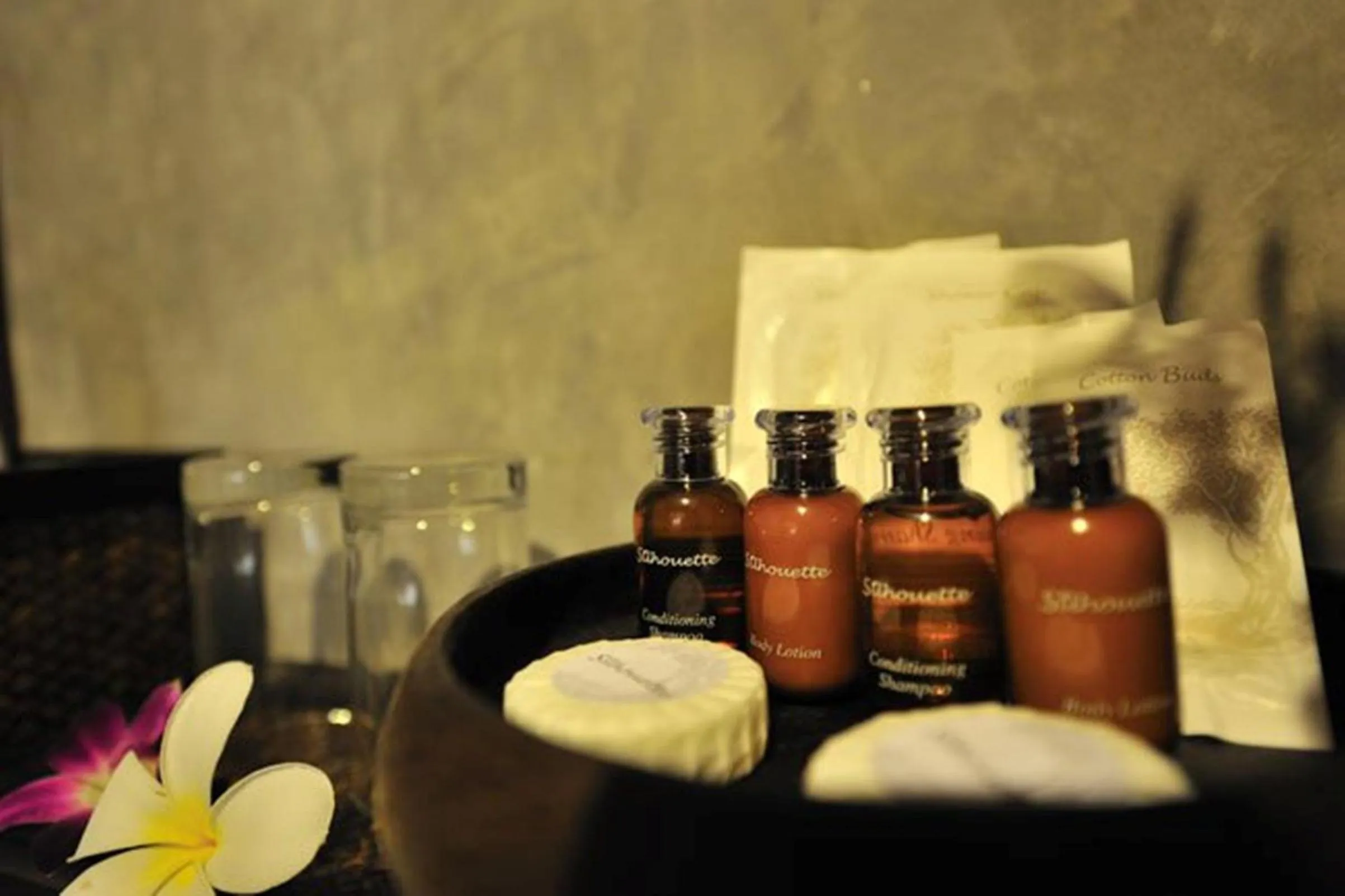 Bathroom in Siralanna Hotel