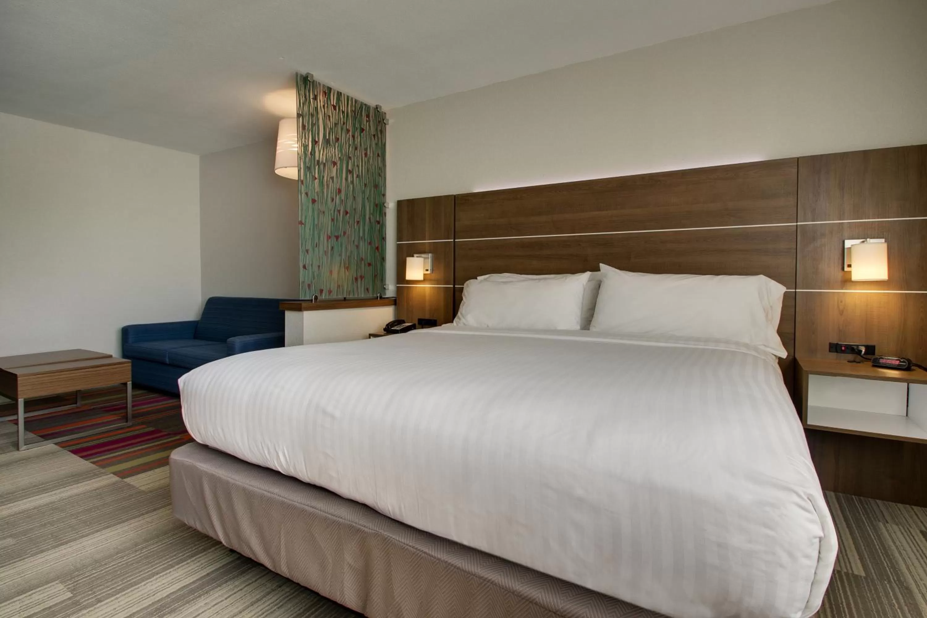 Bedroom, Bed in Holiday Inn Express & Suites Wapakoneta by IHG