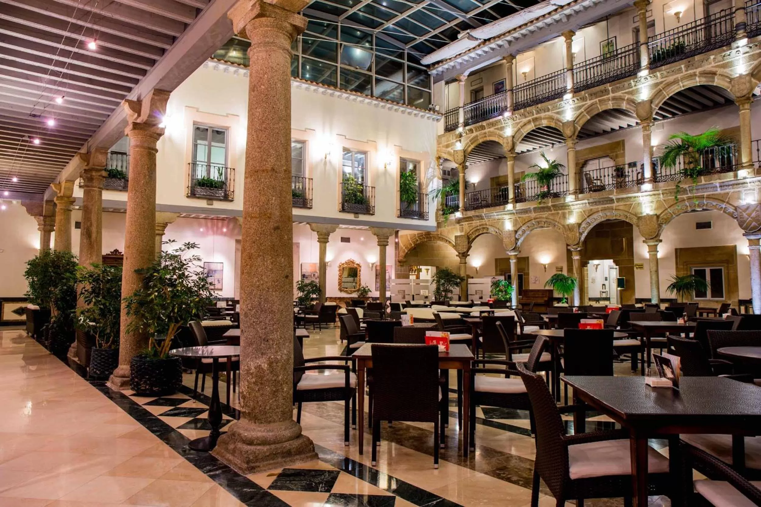 Restaurant/places to eat in Palacio de los Velada