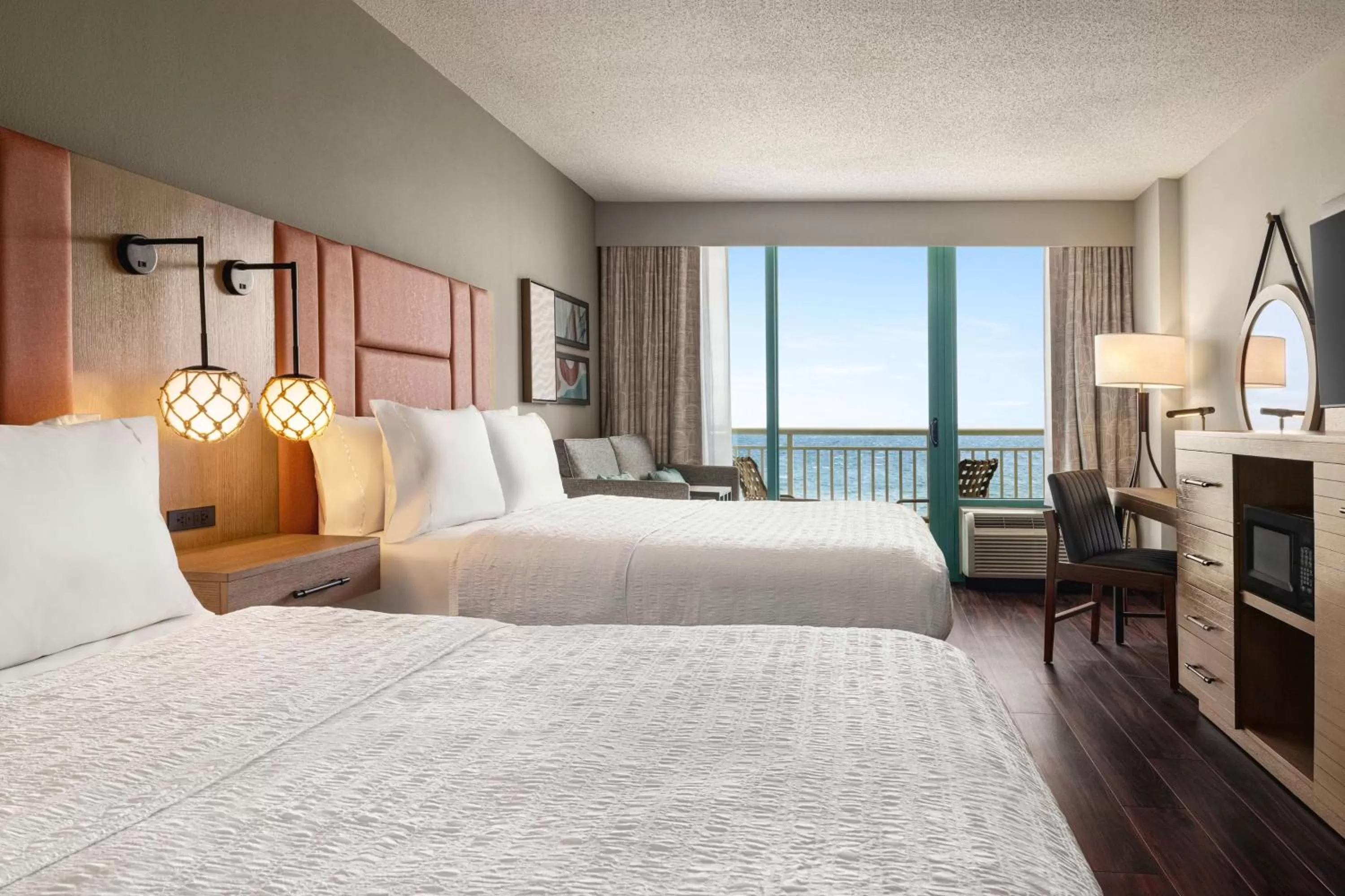 Bedroom, Bed in Hampton Inn Virginia Beach-Oceanfront South