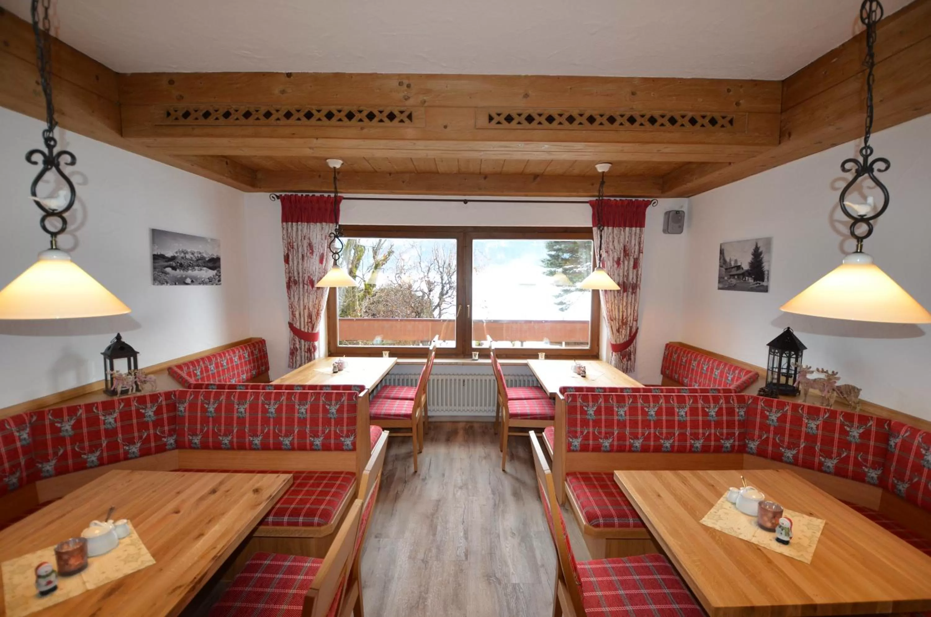 Restaurant/places to eat, Seating Area in Hotel Cafe Fuggerhof