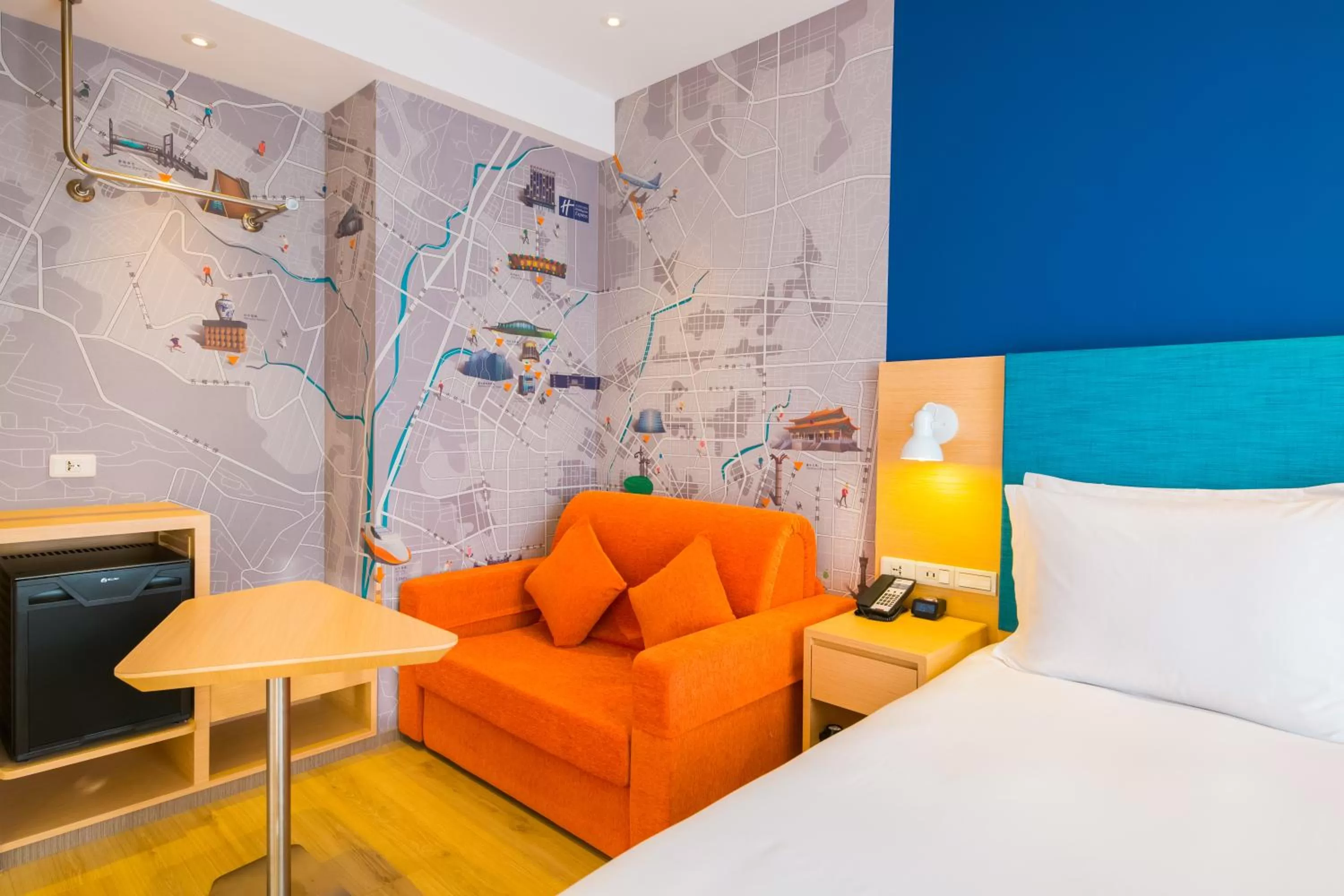 Photo of the whole room, Bed in Holiday Inn Express Taichung Fengchia by IHG