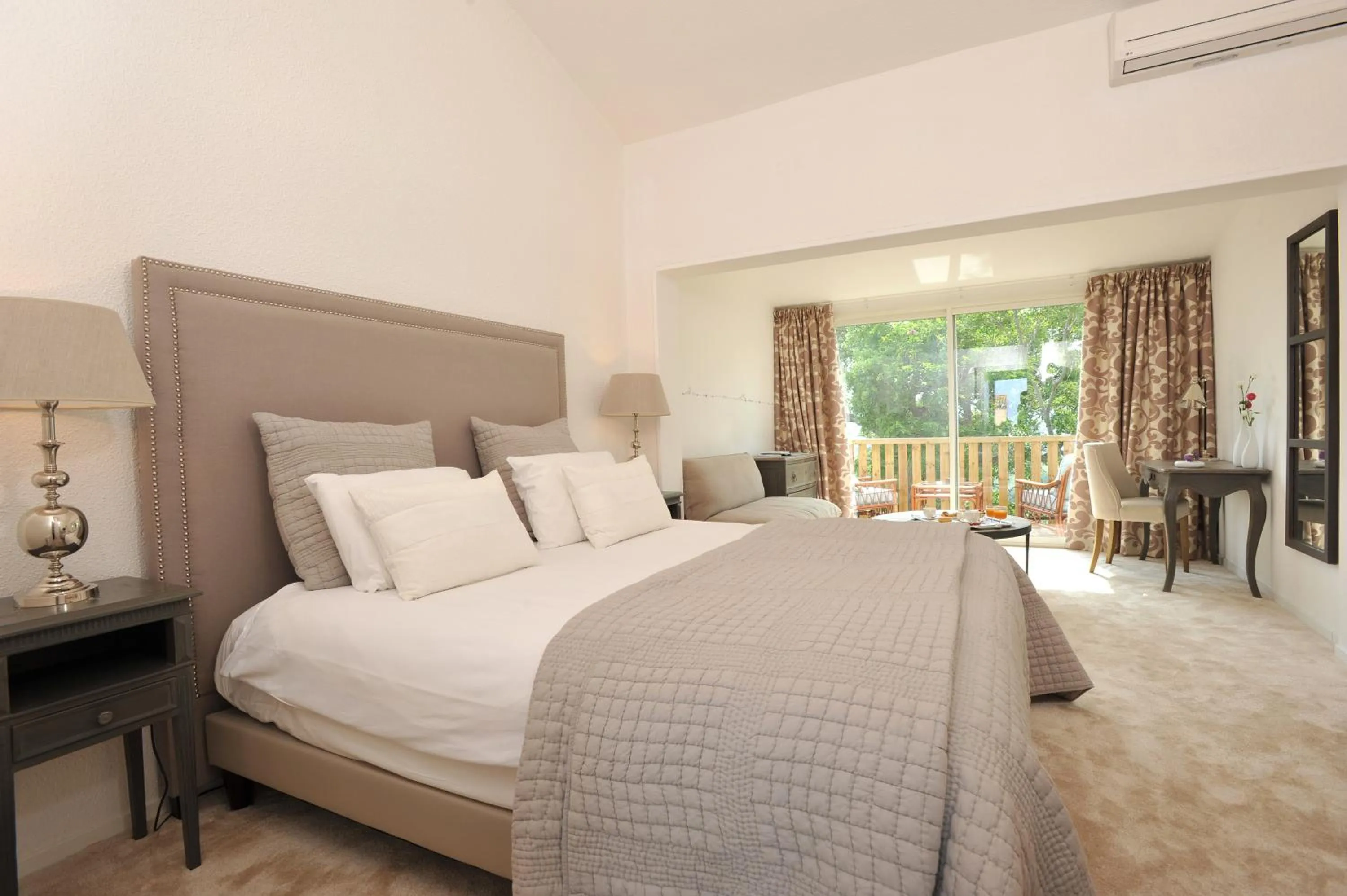 Bedroom, Bed in Hôtel Font Mourier