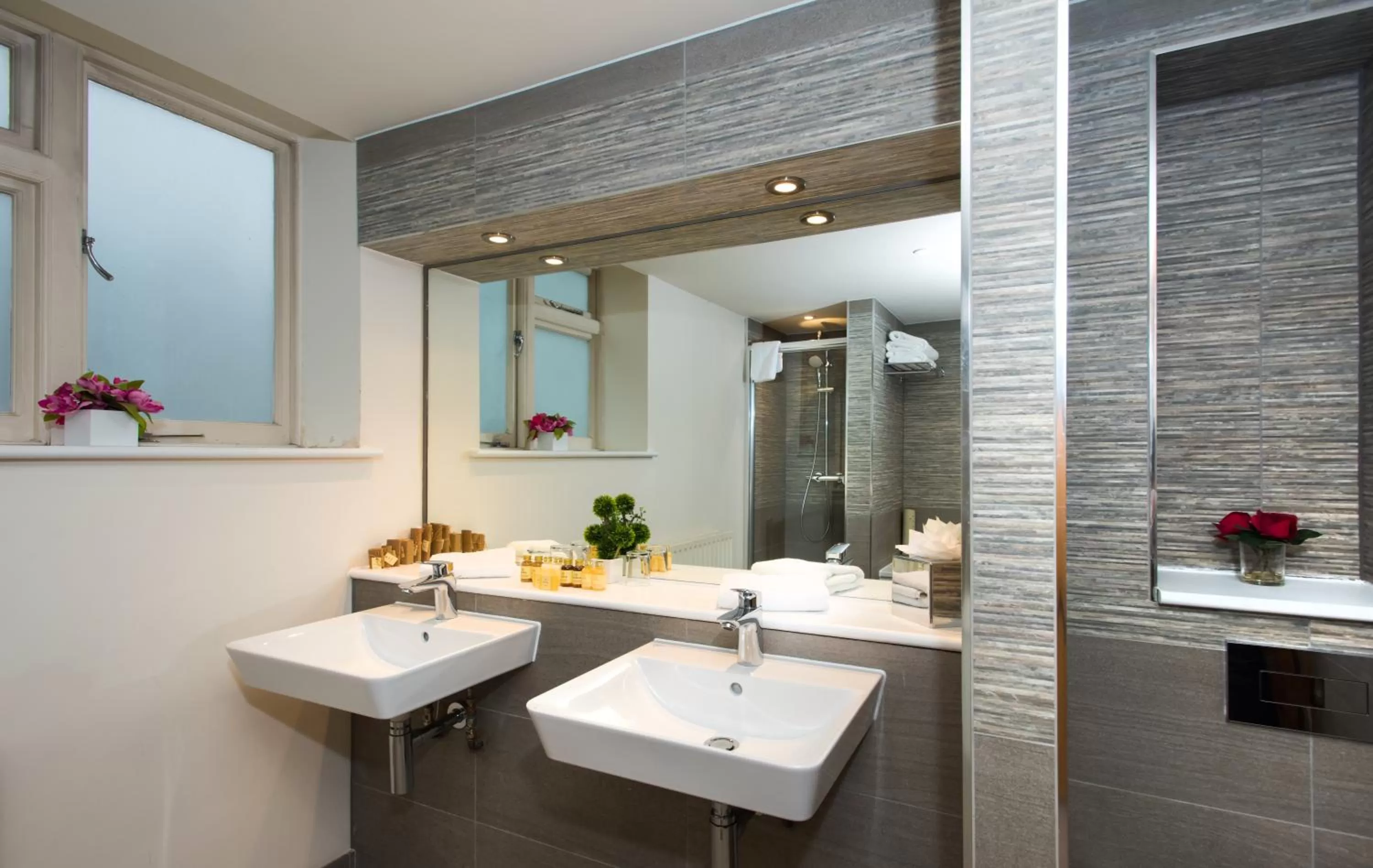 Bathroom in The Park City Grand Plaza Kensington Hotel