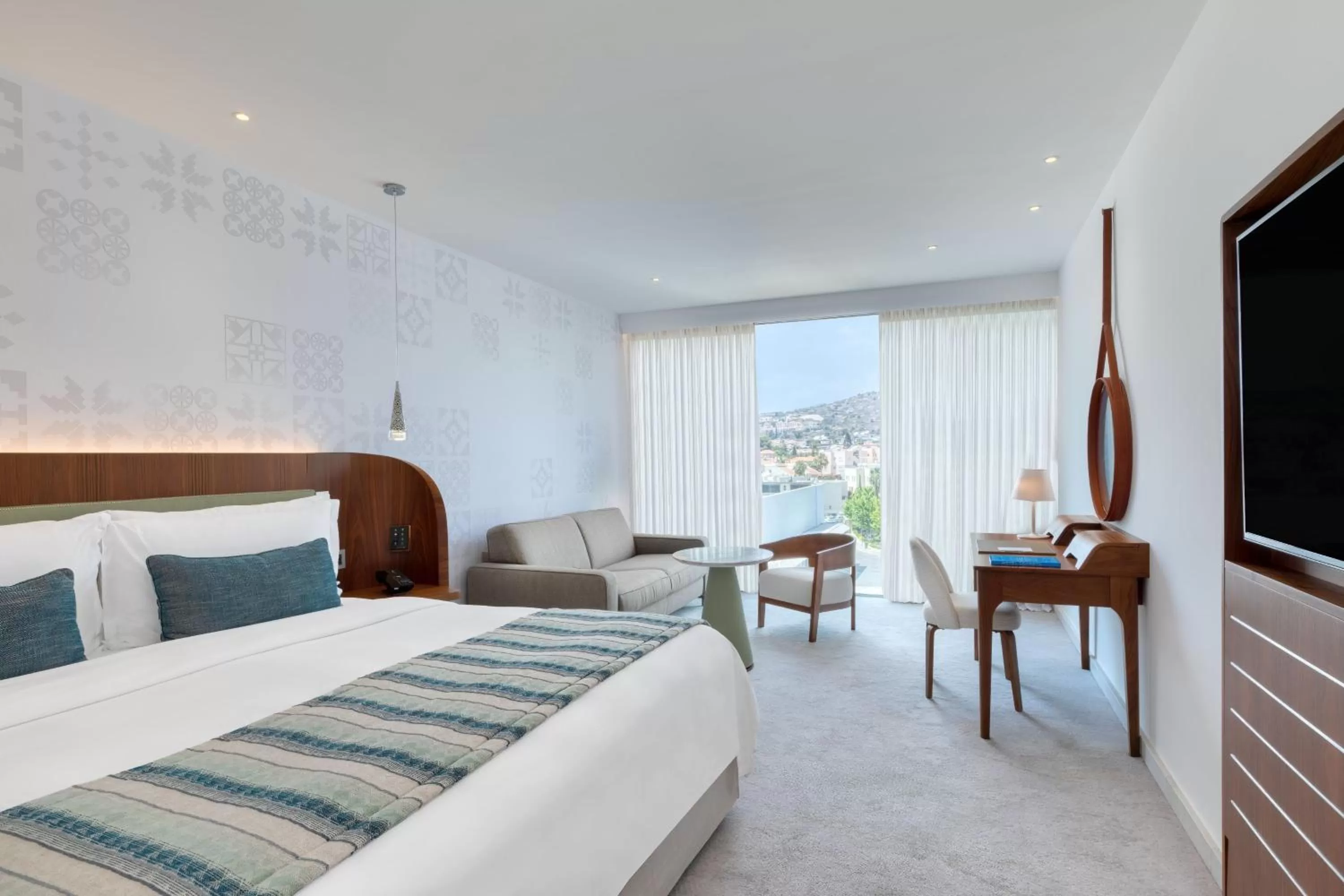 Photo of the whole room, Bed in Parklane, a Luxury Collection Resort & Spa, Limassol