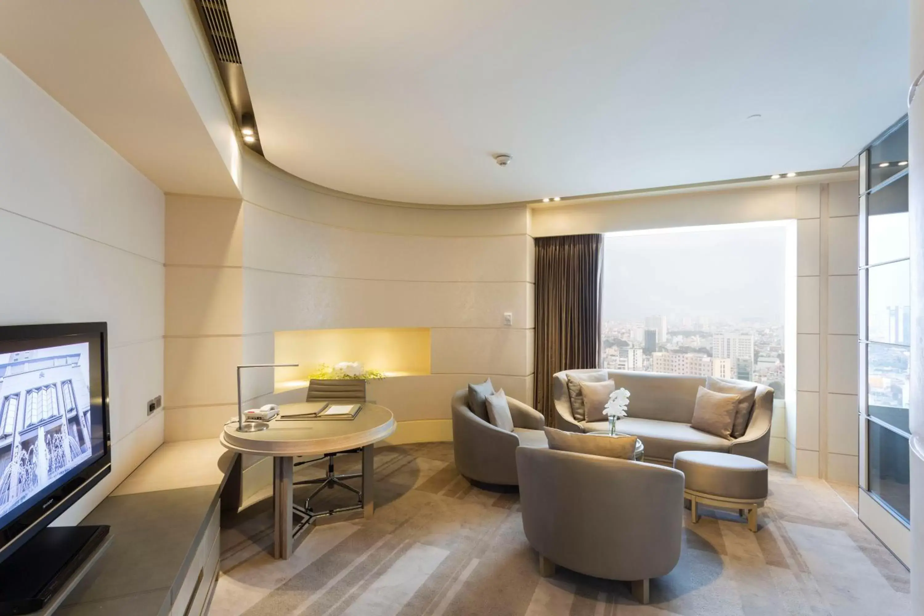 Nikko Club Junior Suite Queen Room in Hotel Nikko Saigon Nikko Club Junior Suite Queen Room in Hotel Nikko Saigon