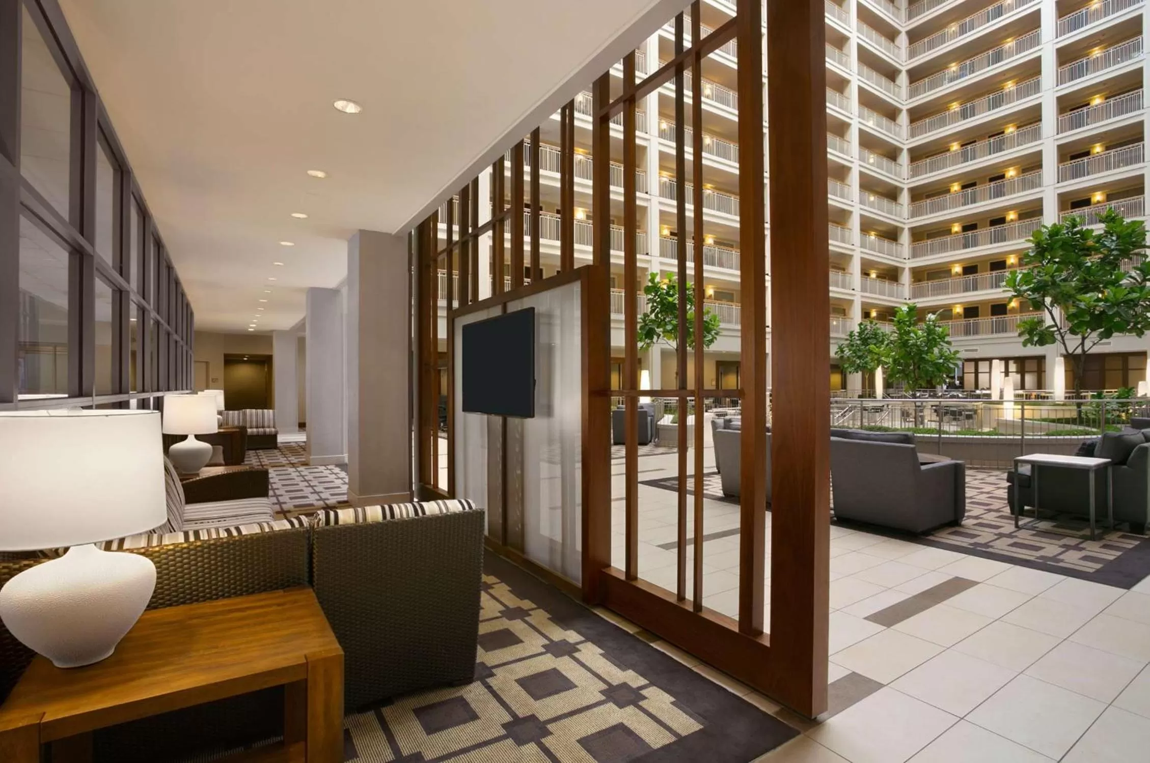 Lobby or reception in Embassy Suites Chicago - Downtown River North