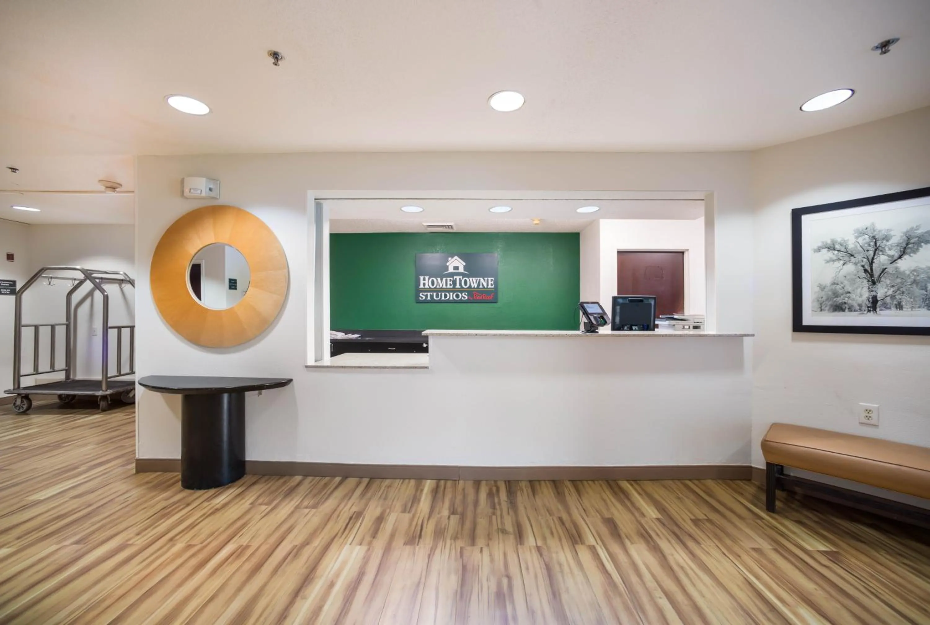 Lobby or reception in HomeTowne Studios by Red Roof St. Louis - Airport/N Lindbergh