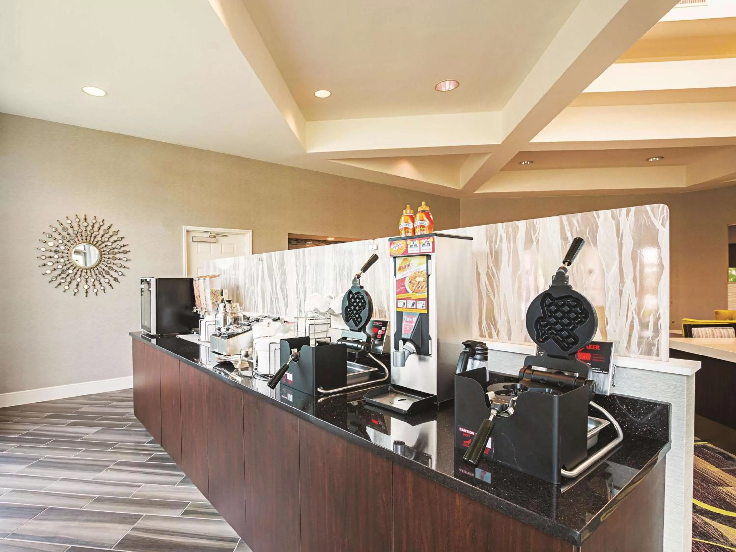 Restaurant/places to eat in La Quinta by Wyndham Fort Worth City View