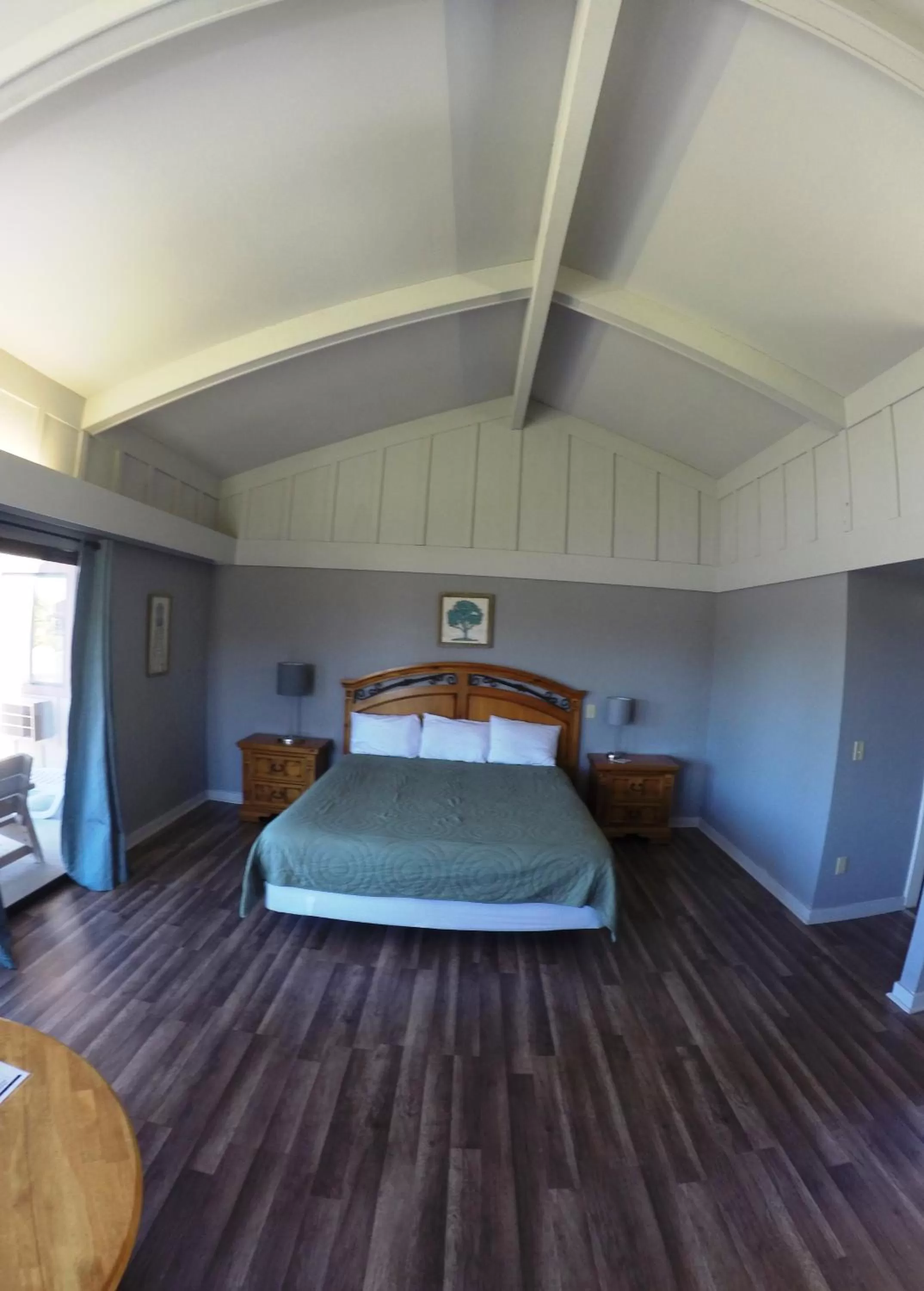 Photo of the whole room, Bed in Ridgemark Golf Club and Resort