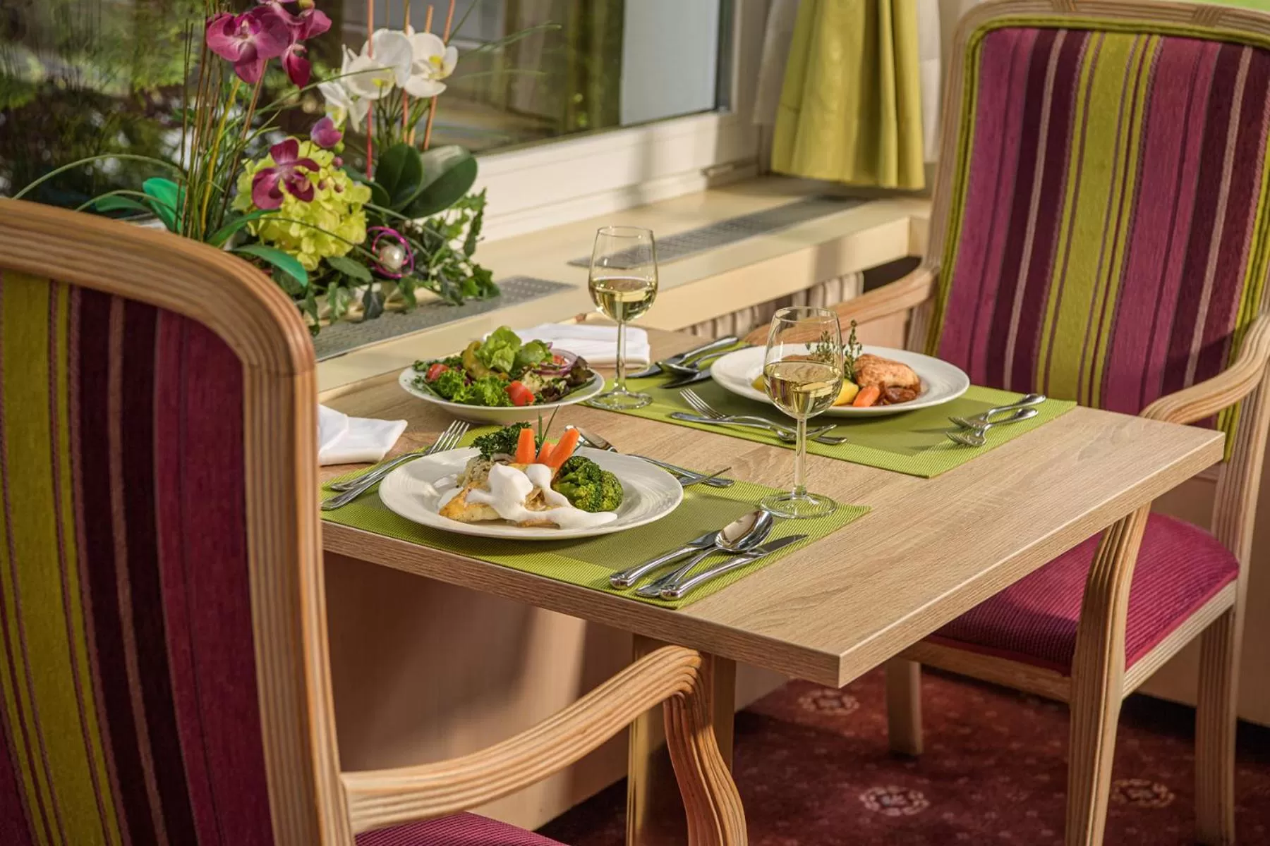 Restaurant/places to eat in Johannesbad Hotel Palace