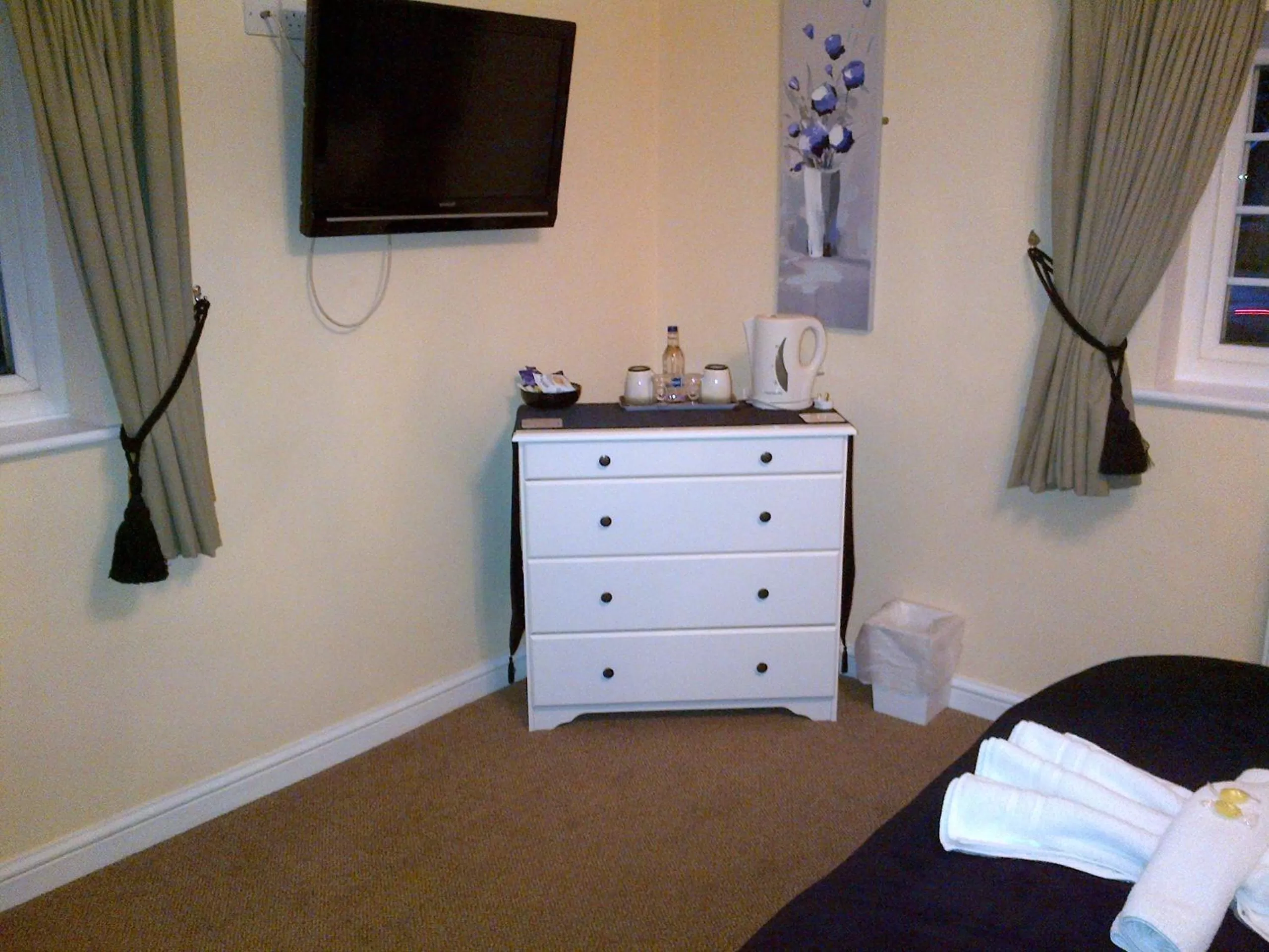 TV and multimedia, Bed in Grove House Hotel