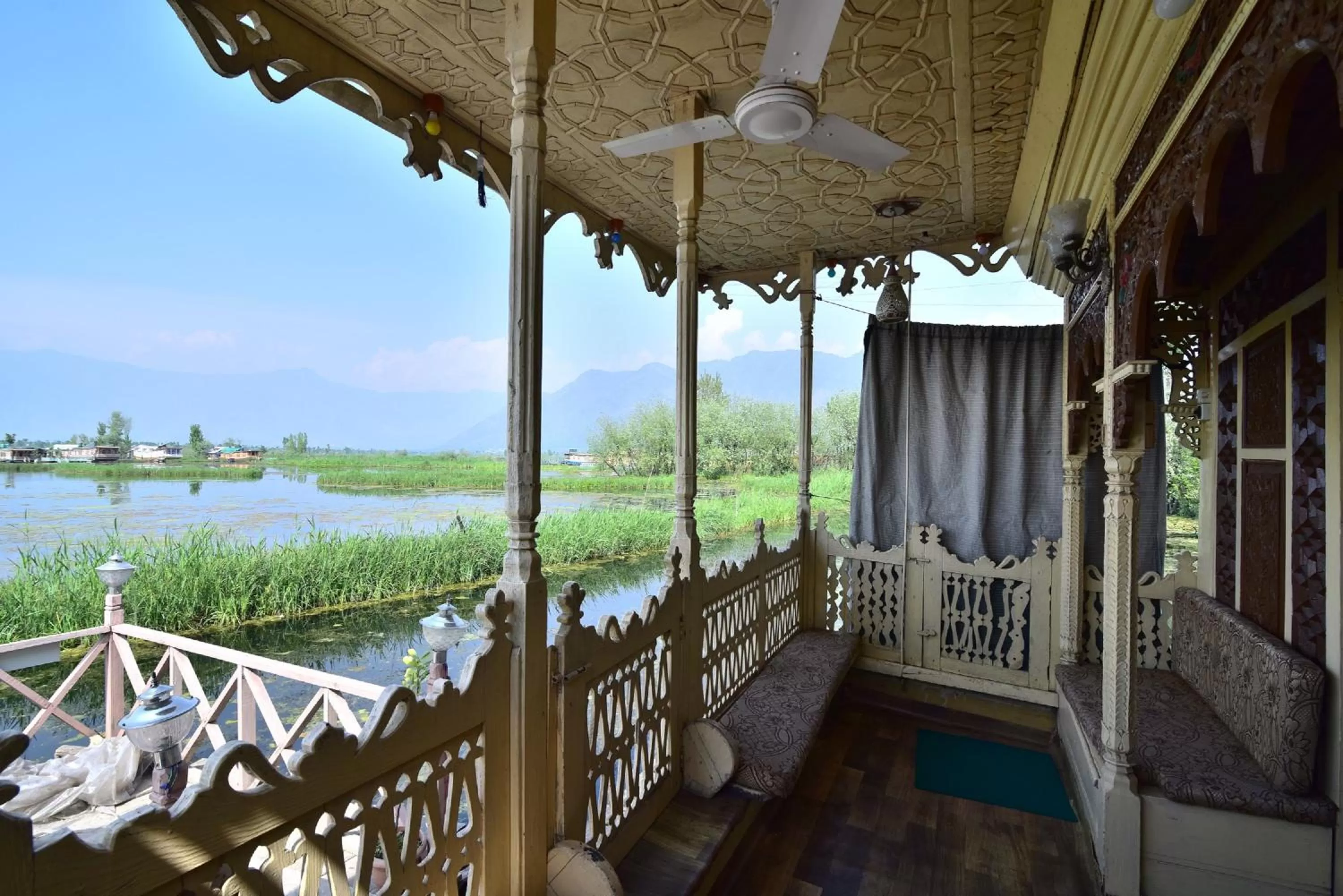 Balcony/Terrace in Houseboat Zaindari Palace