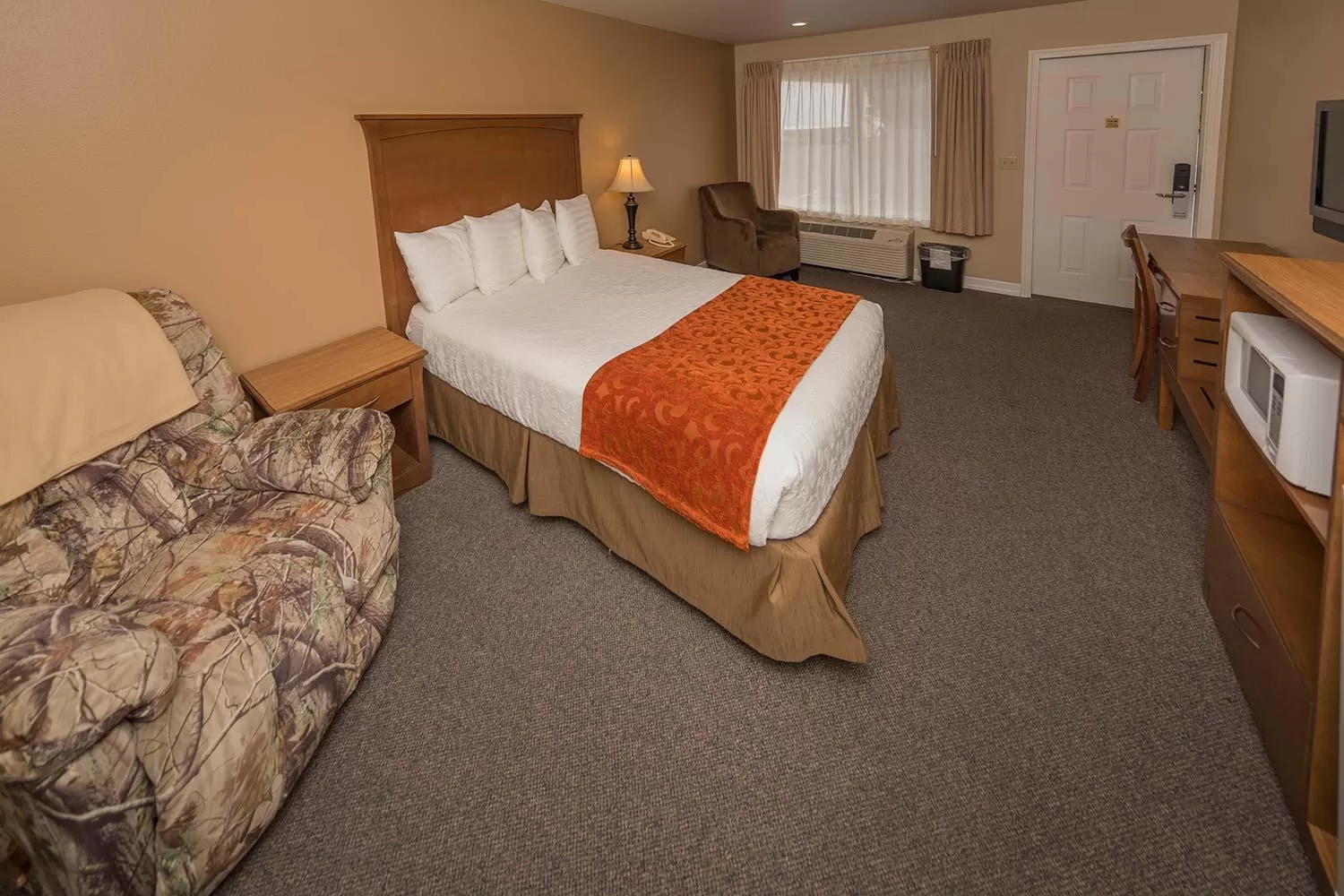 Bedroom, Bed in Mill Village Motel