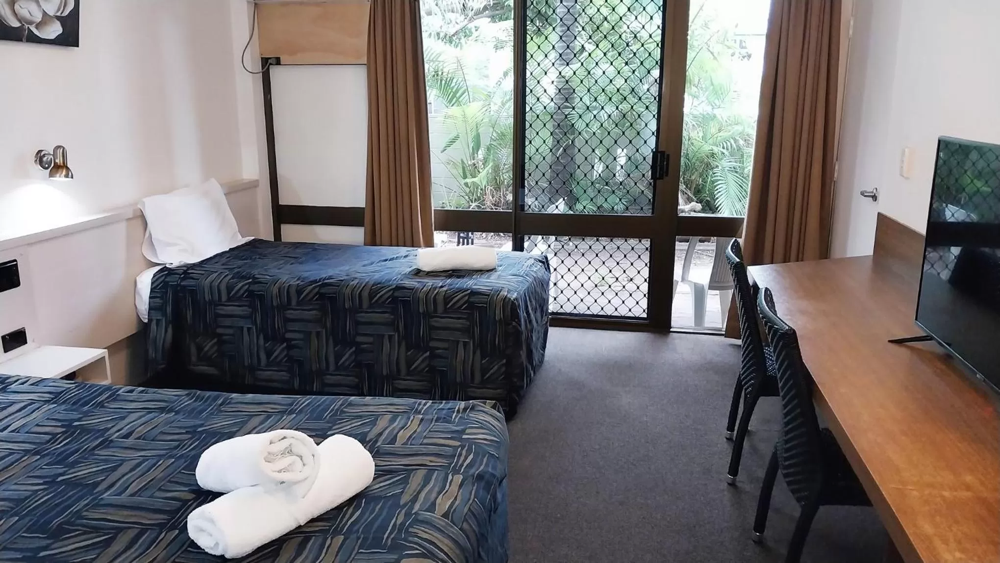 Bed in Miners Lodge Motor Inn