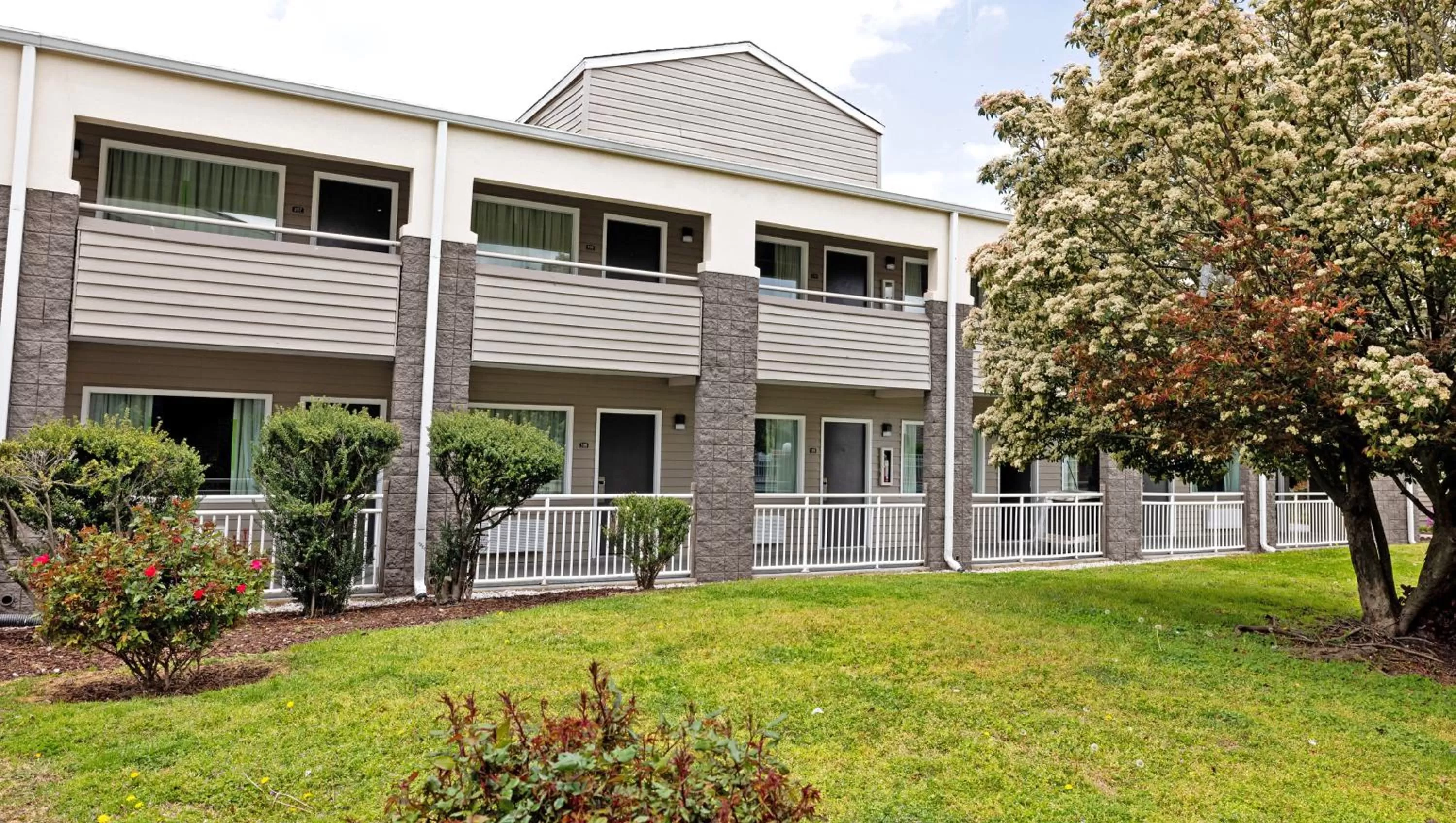 Property building in Magnuson Hotel Virginia Beach