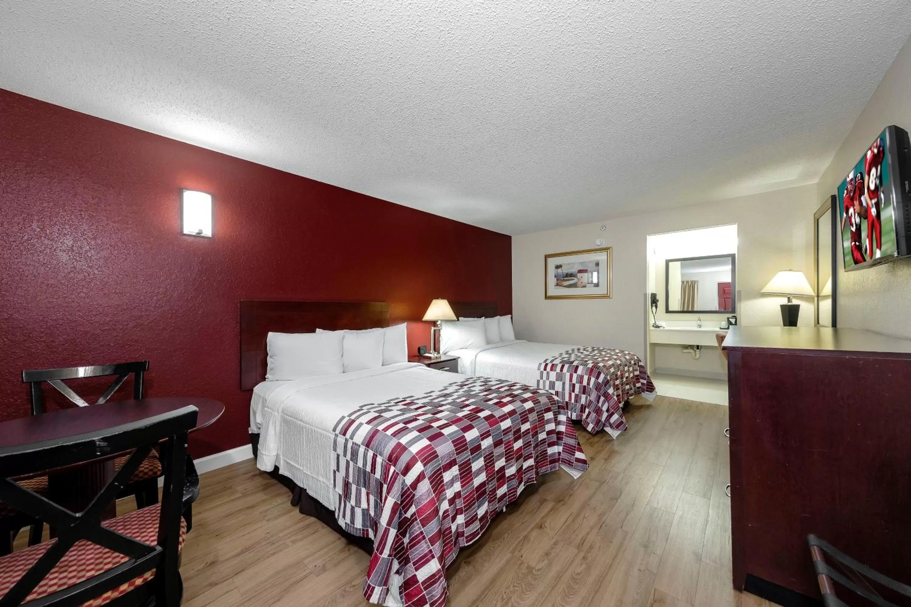 Photo of the whole room, Bed in Red Roof Inn Ellenton - Bradenton NE