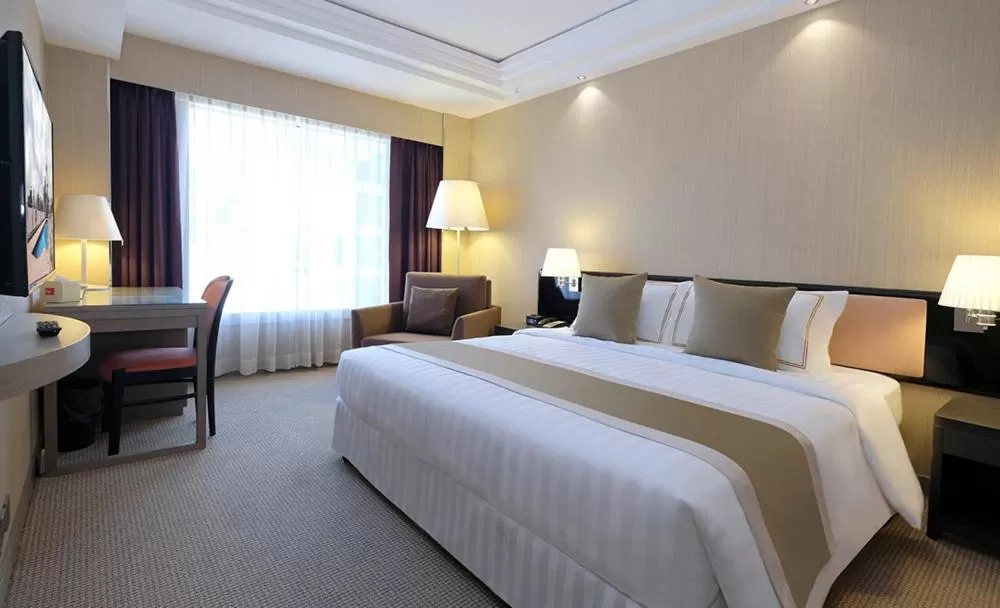 Bedroom, Bed in Prudential Hotel