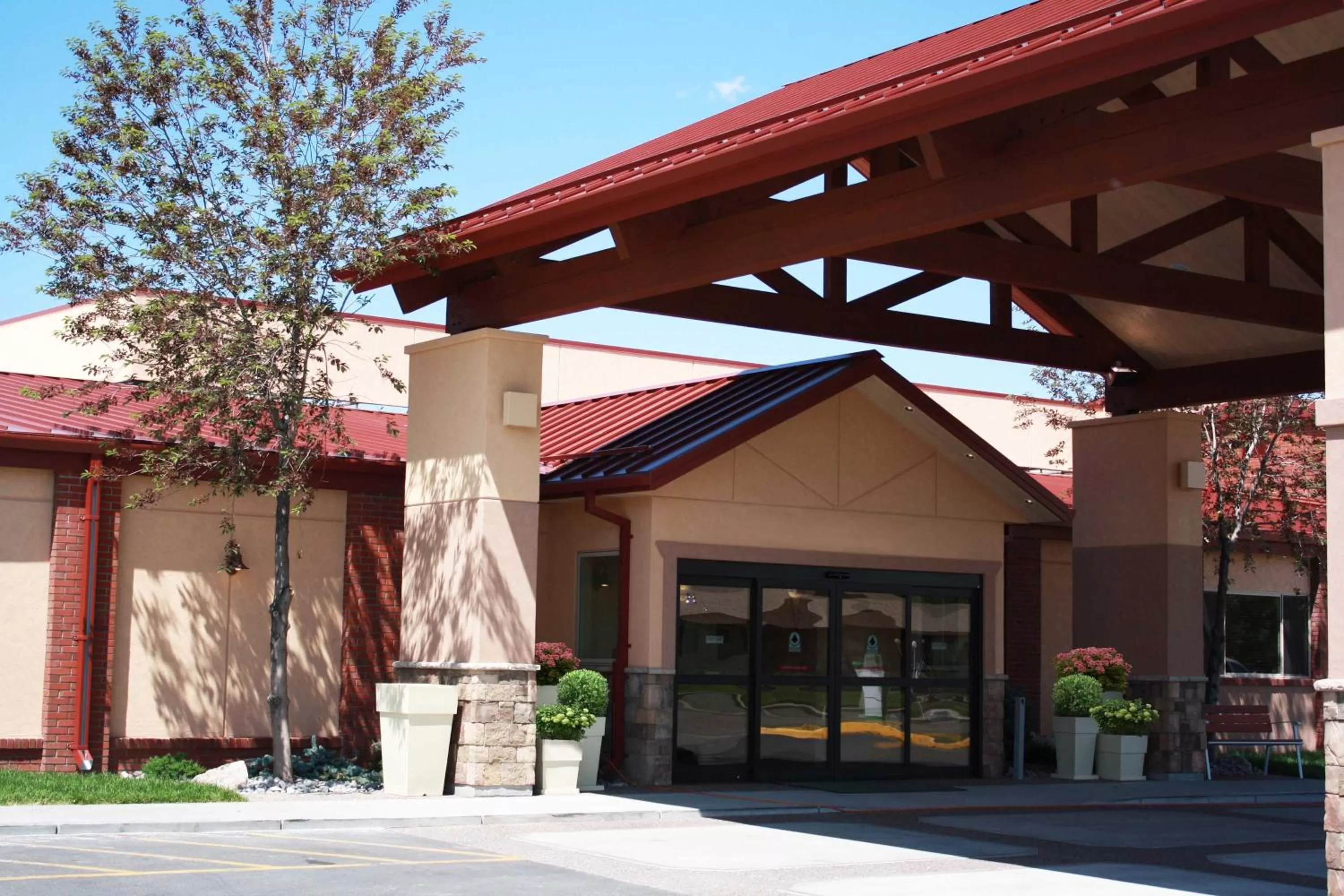 Property building in Holiday Inn Riverton-Convention Center by IHG