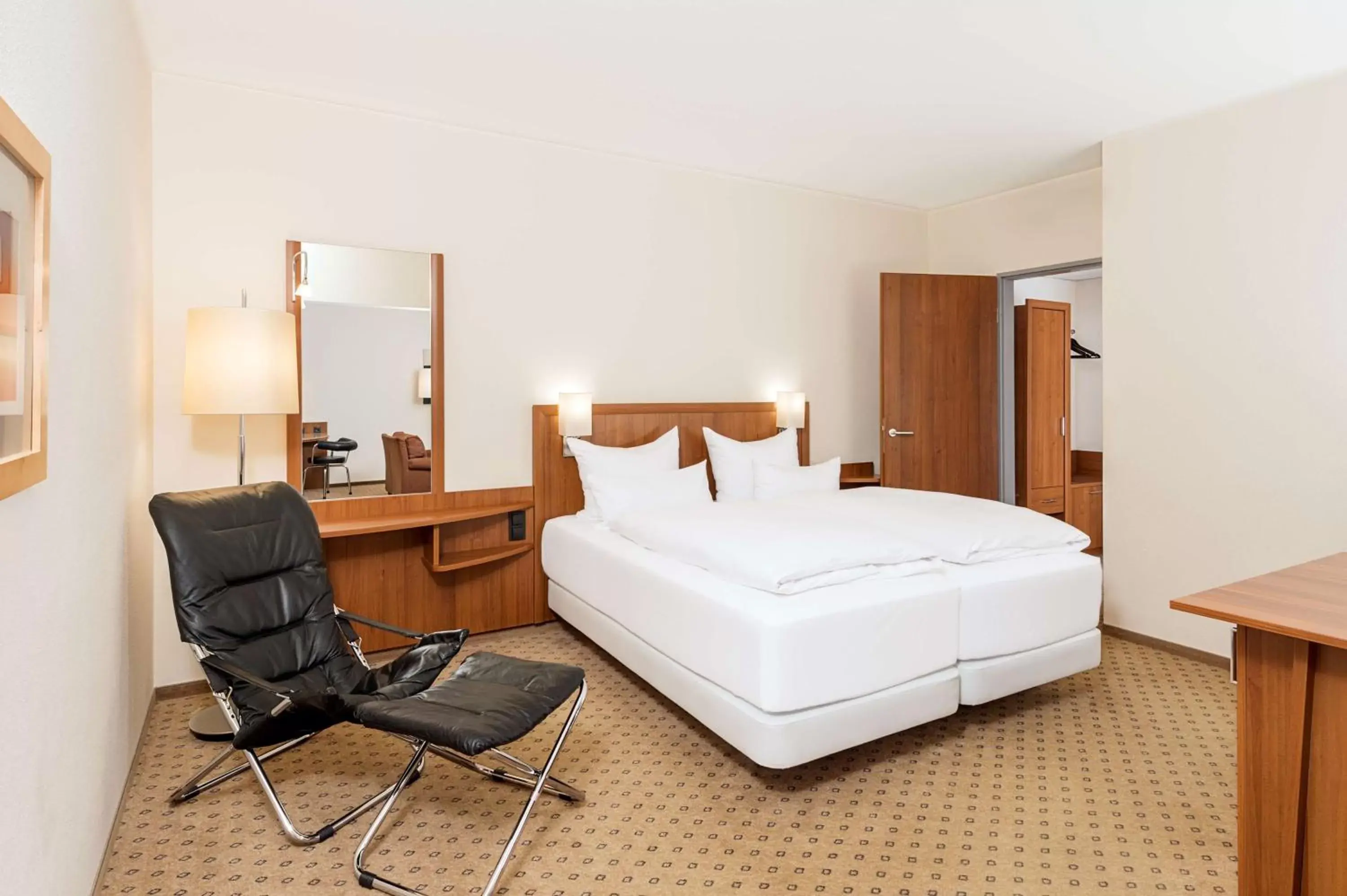 Family Room (2 Adults + 1 Child) in NH München Ost Conference Center Family Room (2 Adults + 1 Child) in NH München Ost Conference Center