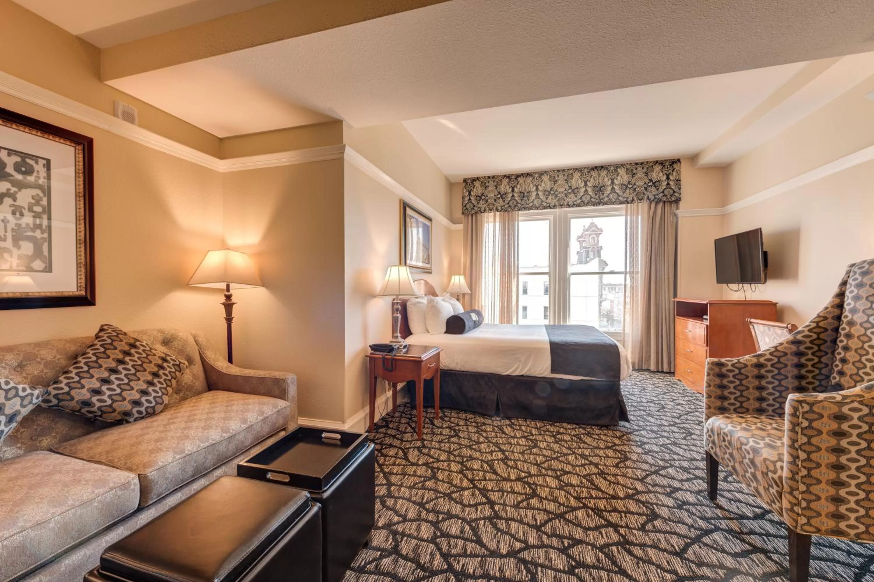 Living room, Bed in Gaslamp Plaza Suites