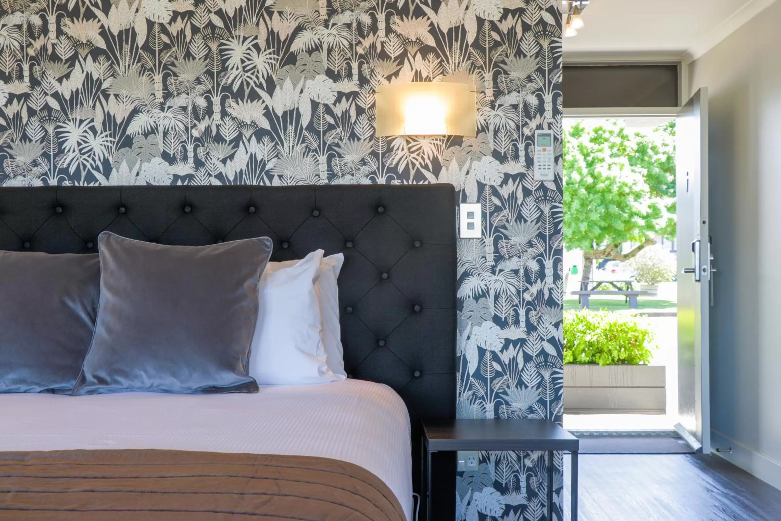 Bed in Suncourt Hotel & Conference Centre