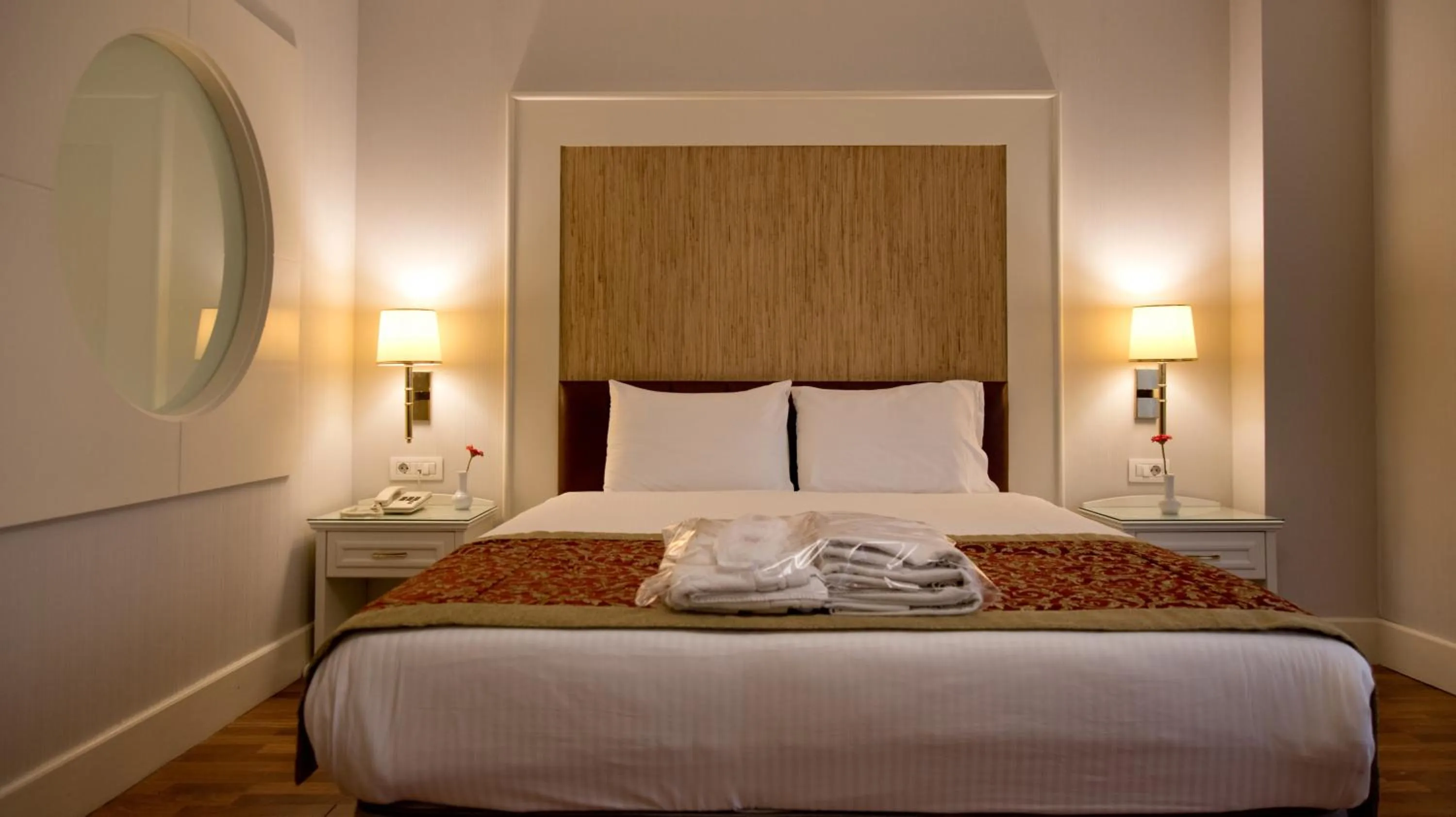 Bed in Taksim Metropark Hotel