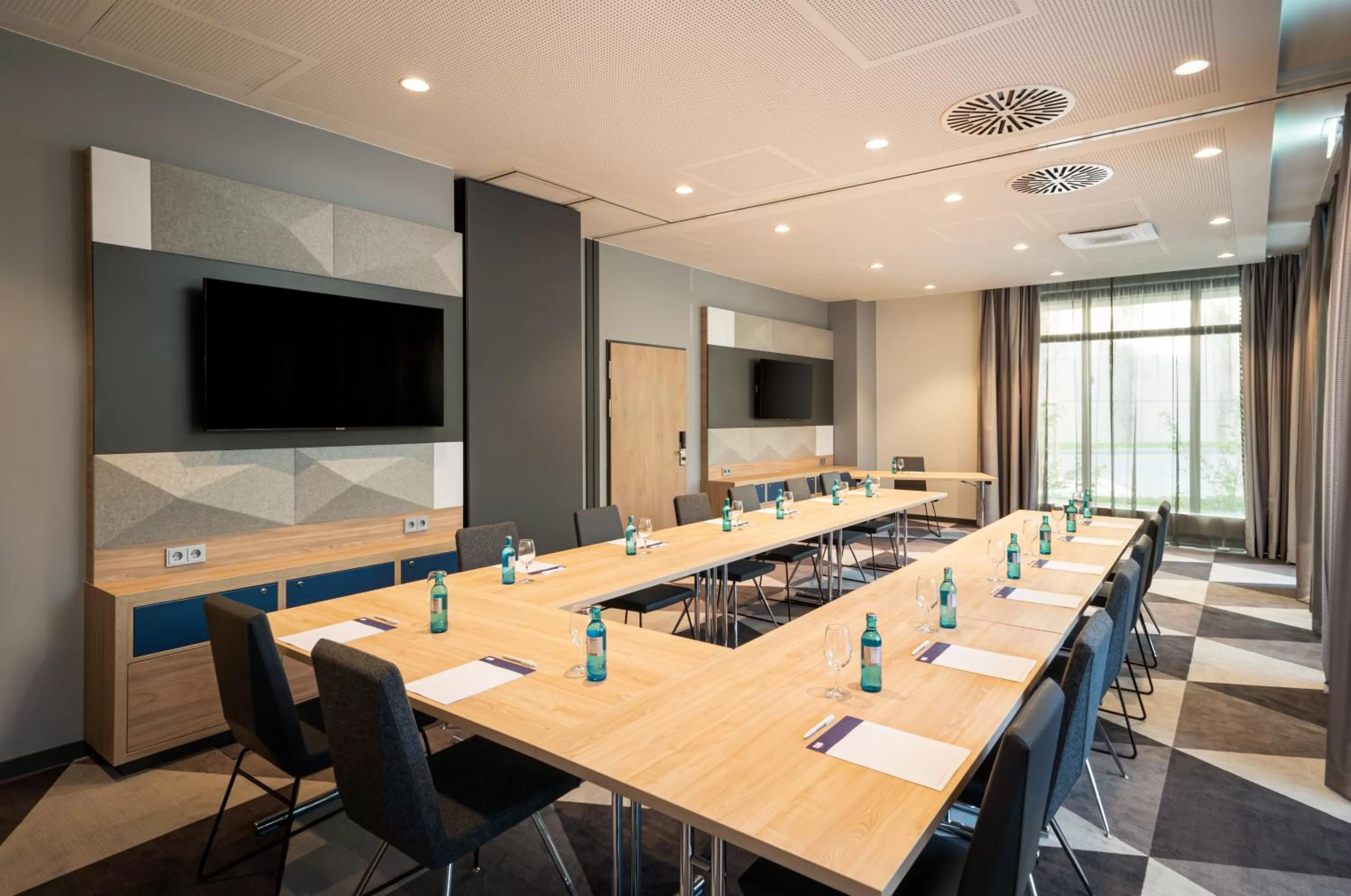Meeting/conference room in Holiday Inn Express - Rosenheim by IHG