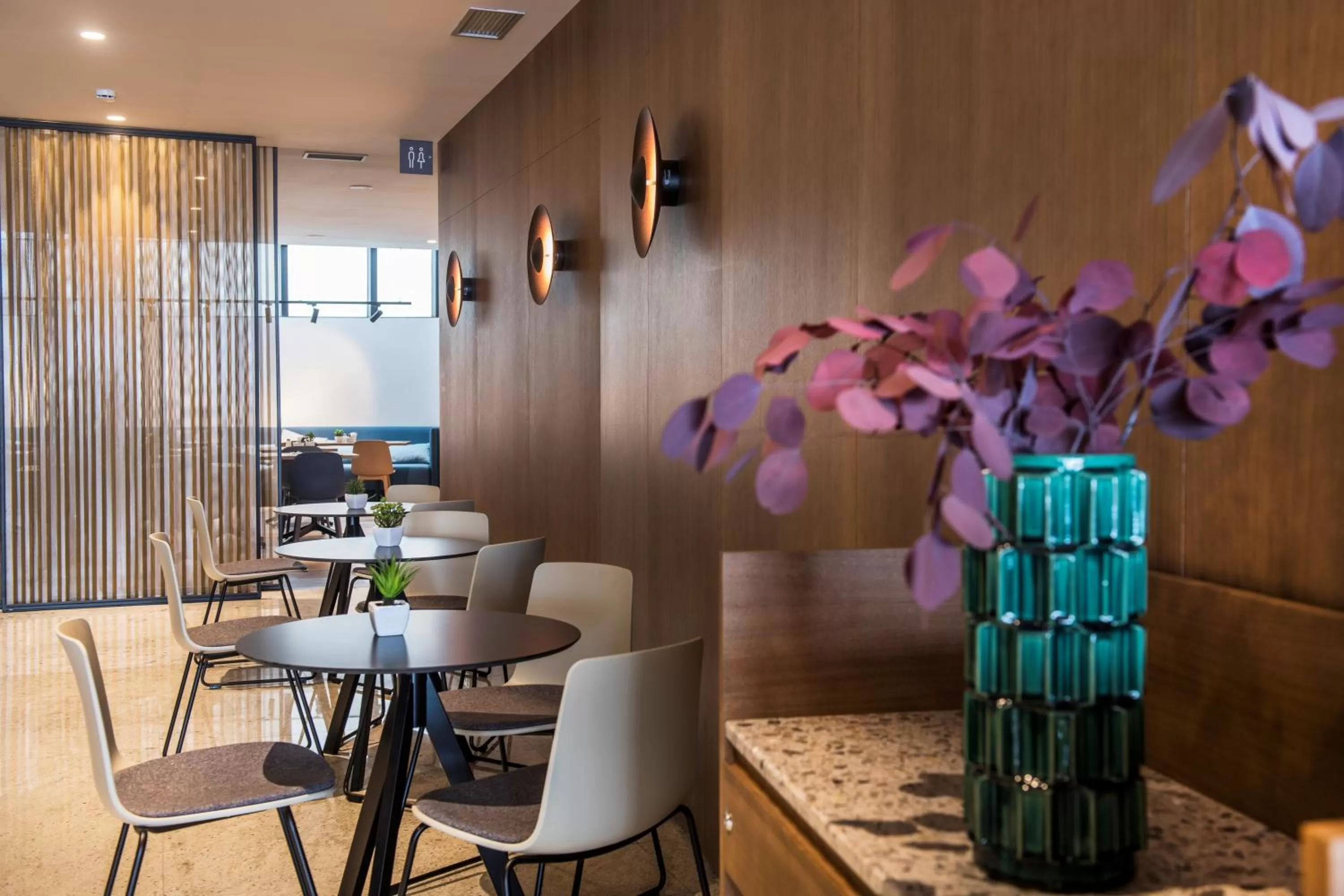 Lounge or bar in Occidental Vigo