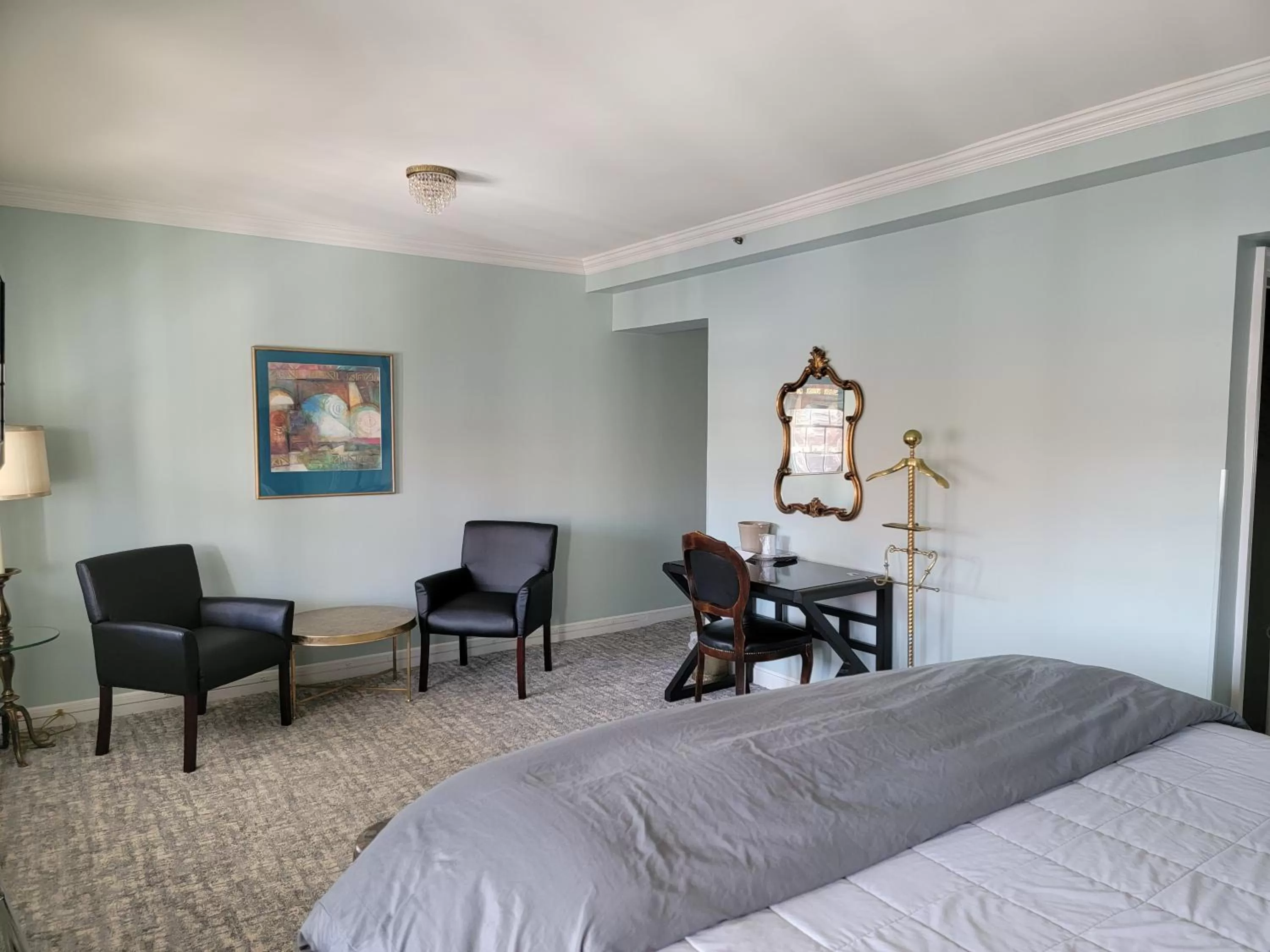 Seating area, Bed in Lowell Inn