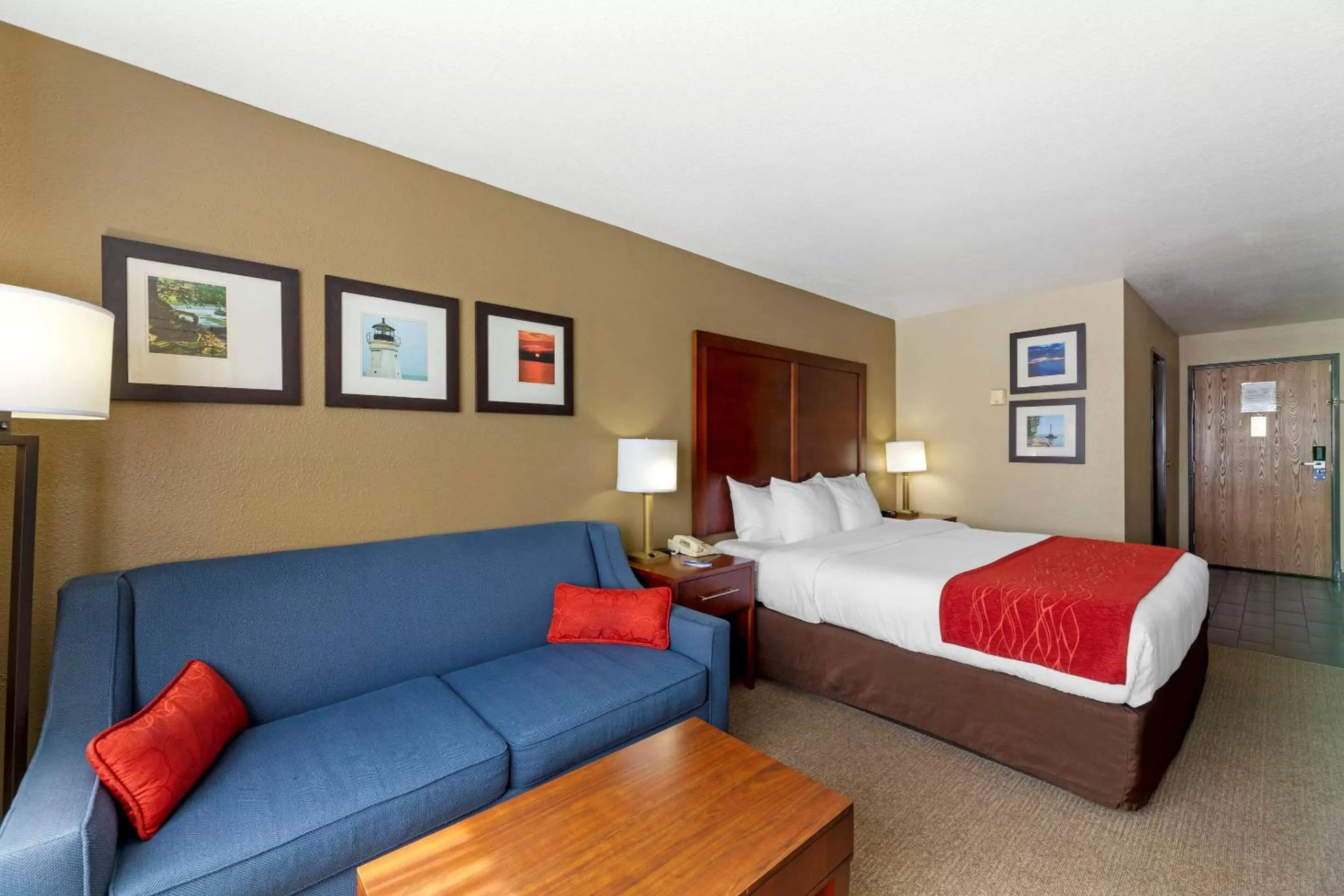 Photo of the whole room, Bed in Comfort Inn River's Edge