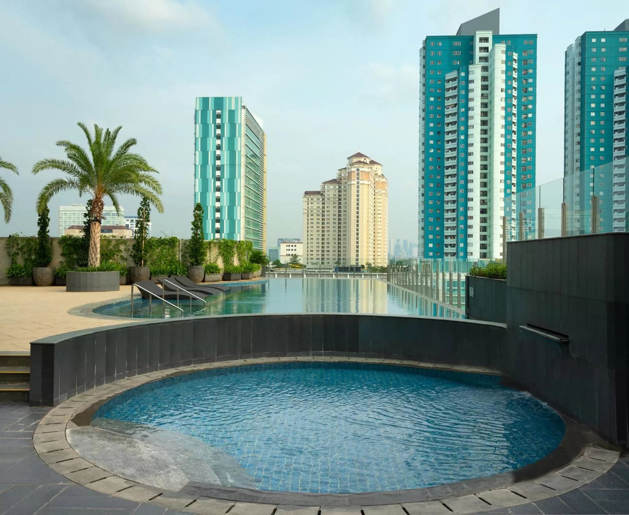 Swimming pool in Holiday Inn & Suites Jakarta Gajah Mada by IHG