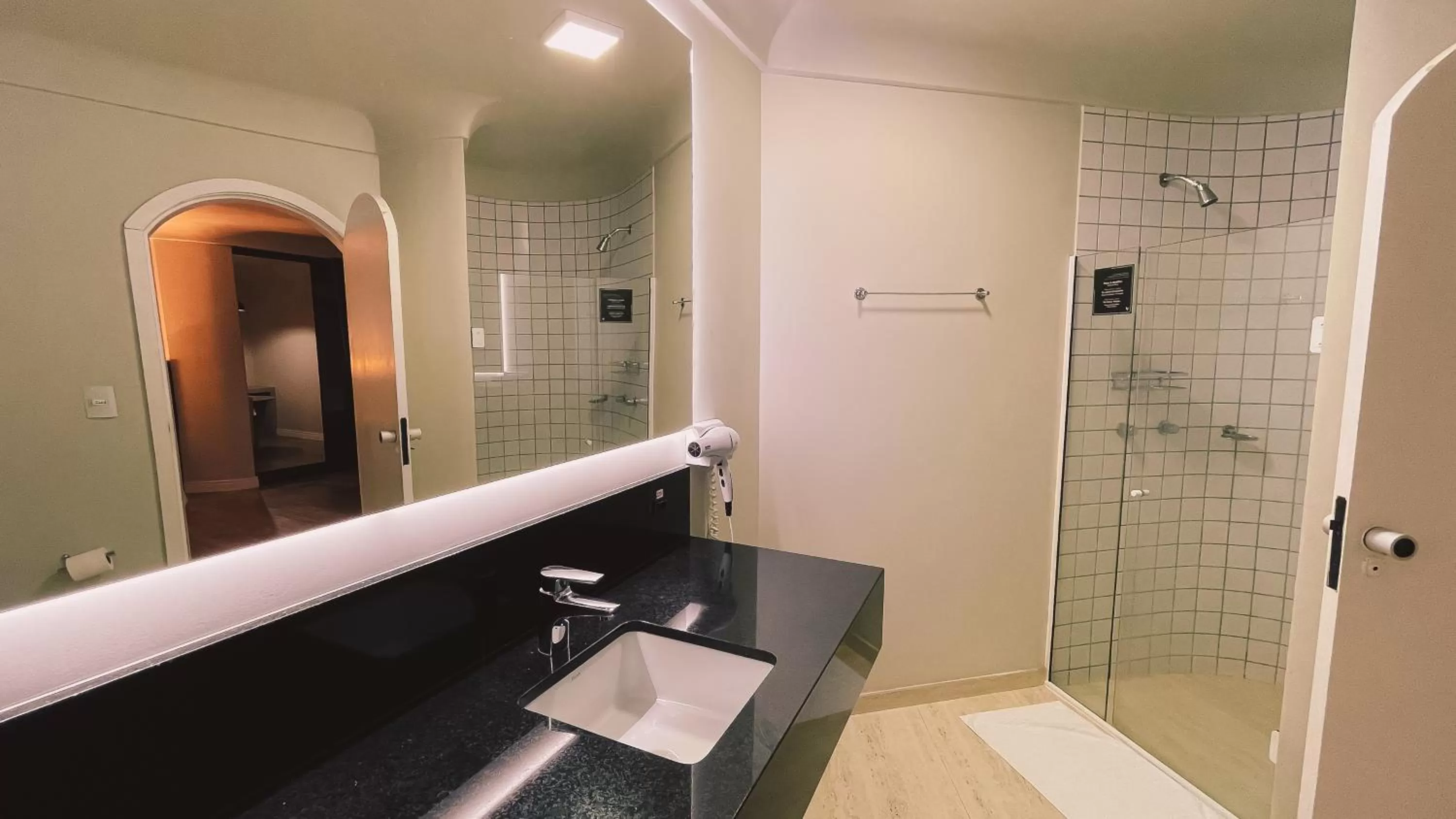 Bathroom in Verde Vale Hotel