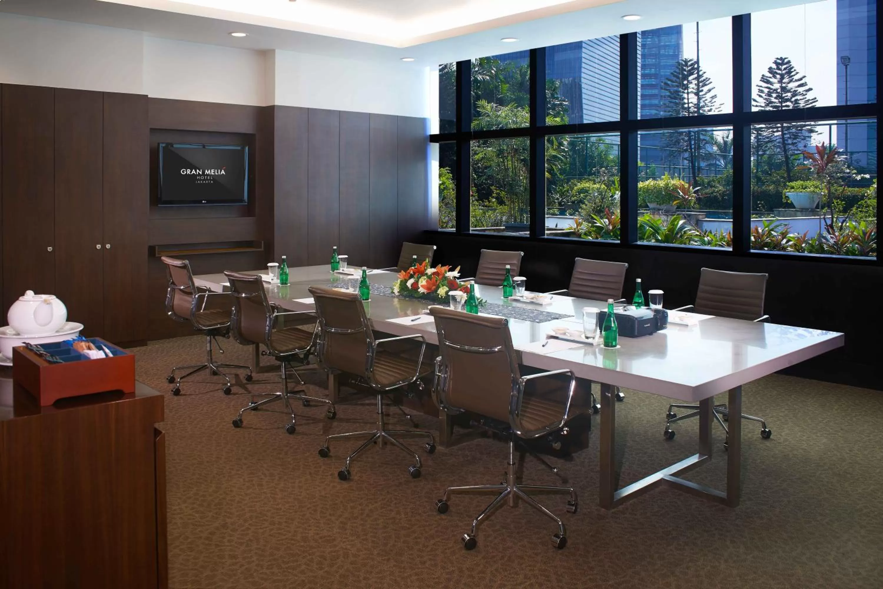 Business facilities in Gran Melia Jakarta