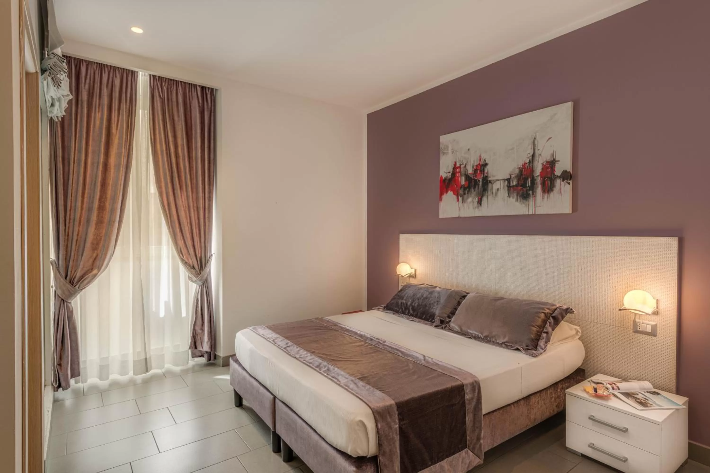 Photo of the whole room, Bed in Trevi Palace Hotel