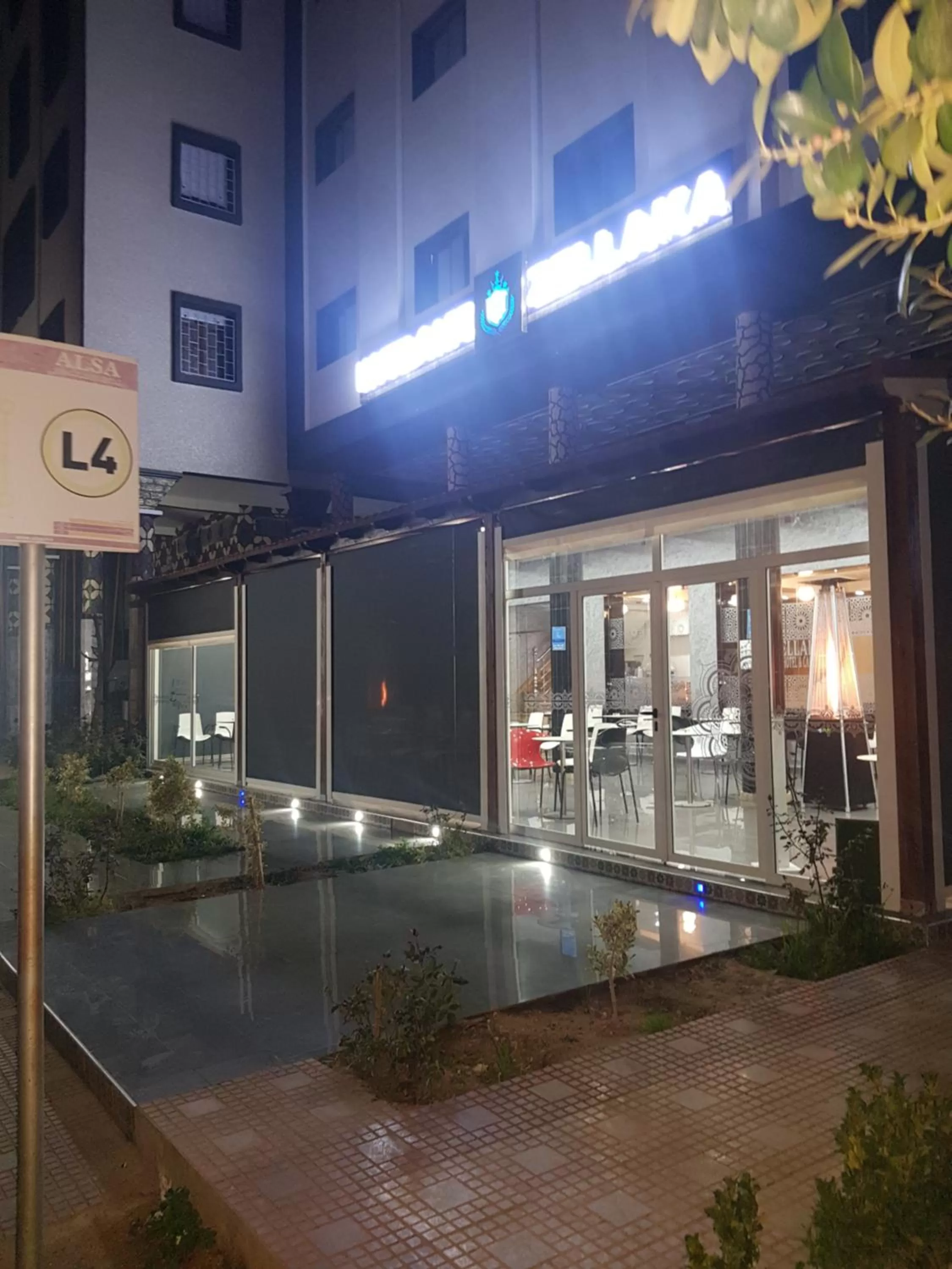 ZELLAKA hôtel & café