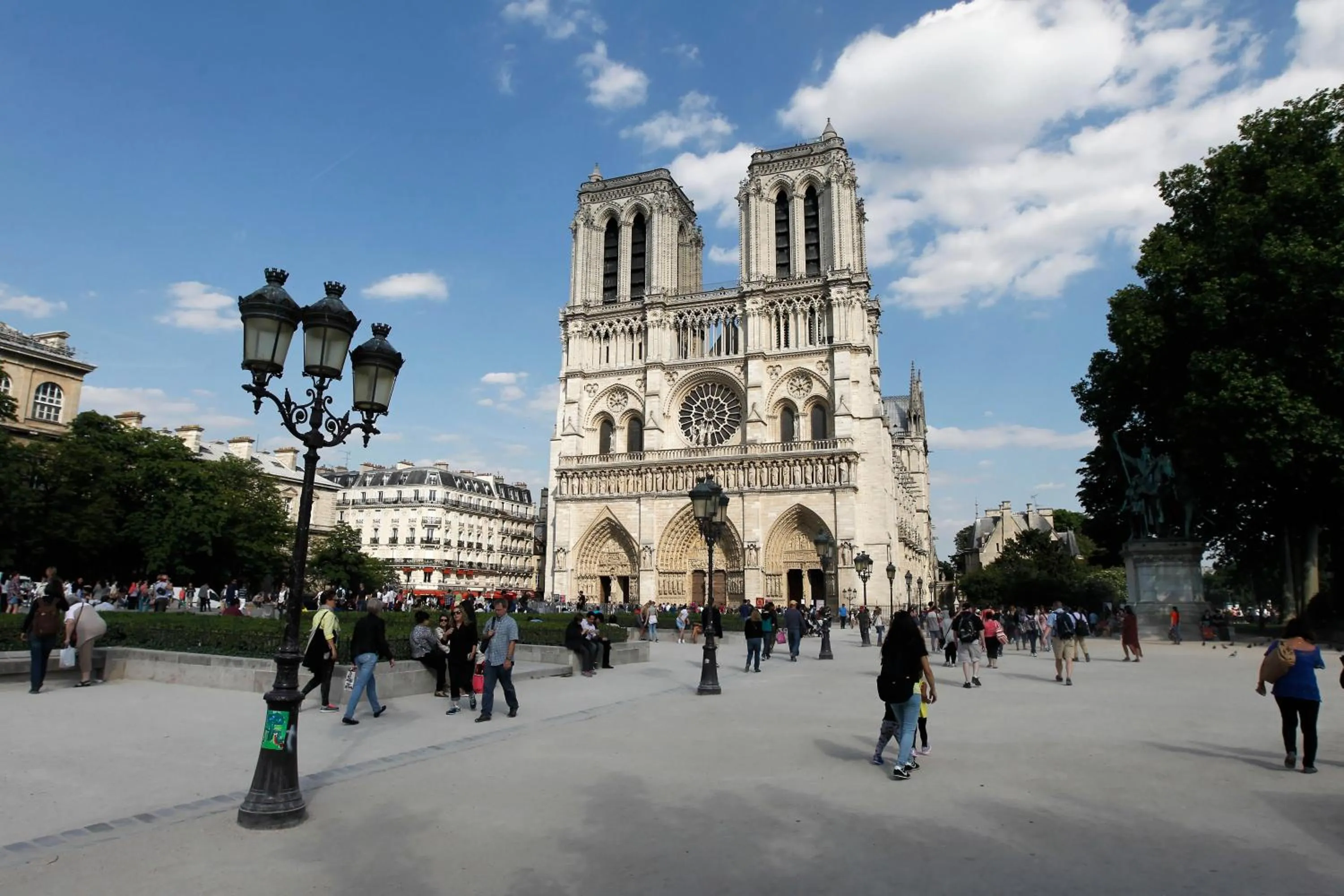 Nearby landmark in Hotel des Deux-Iles - Notre-Dame