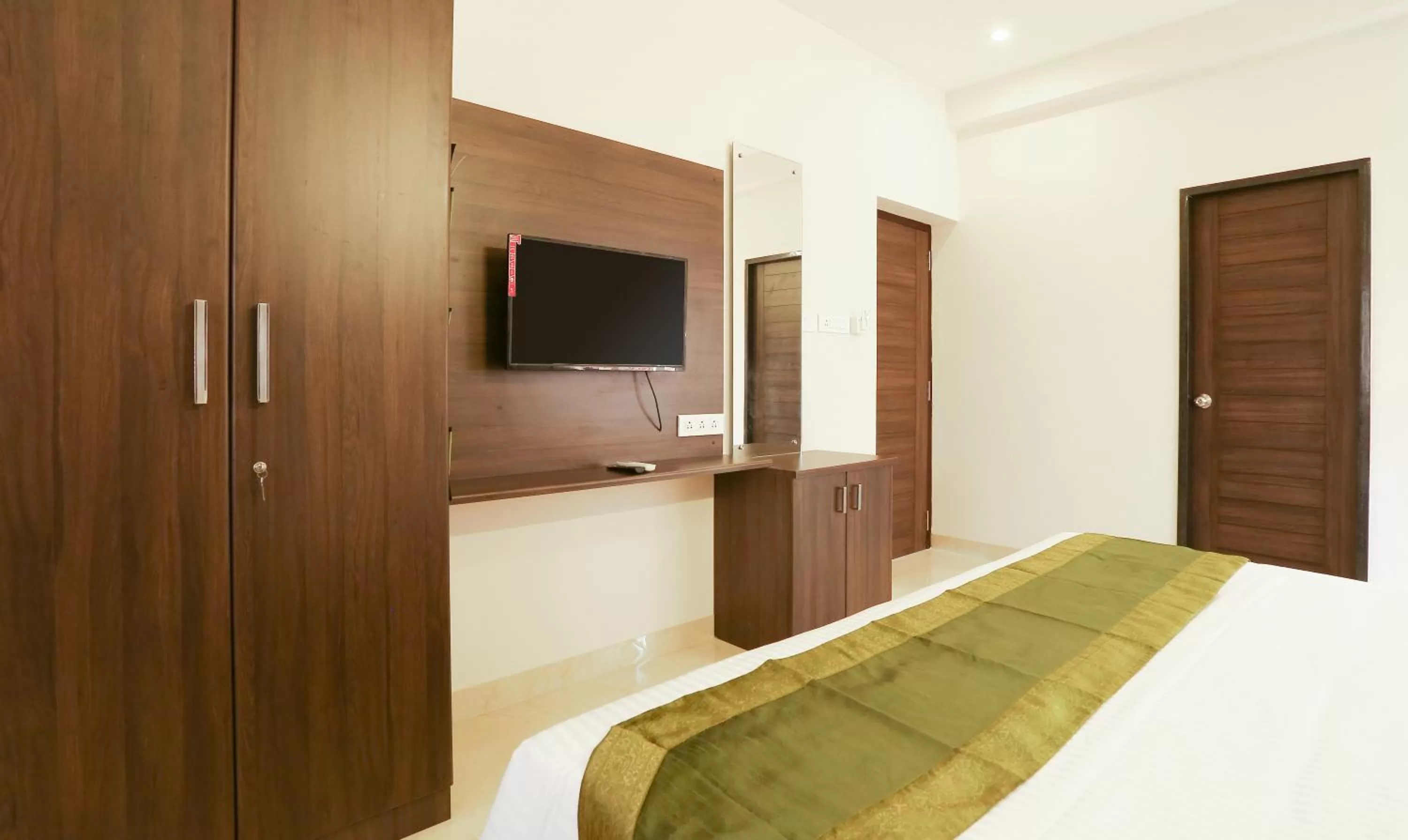 Bedroom, Bed in Treebo Hi Line Apartments Kalapatti