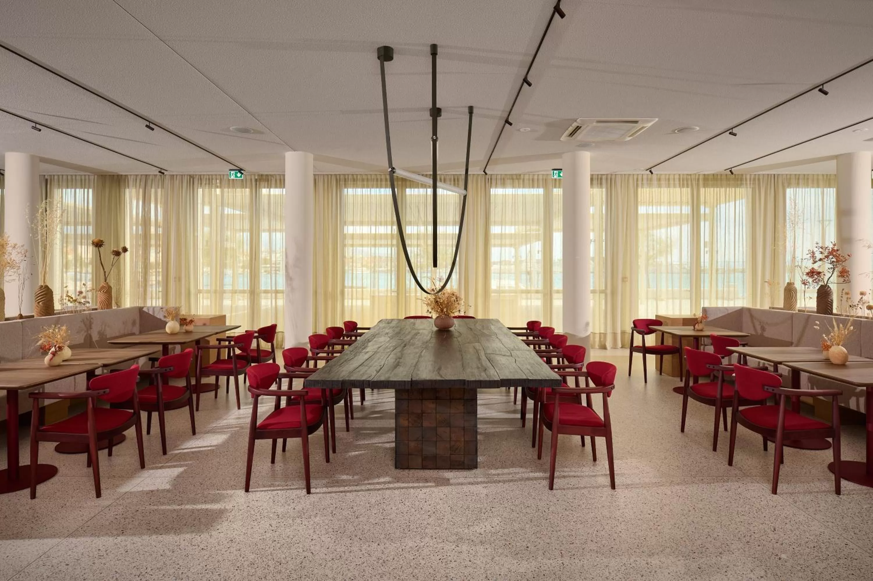 Restaurant/places to eat in Hotel Ambasador