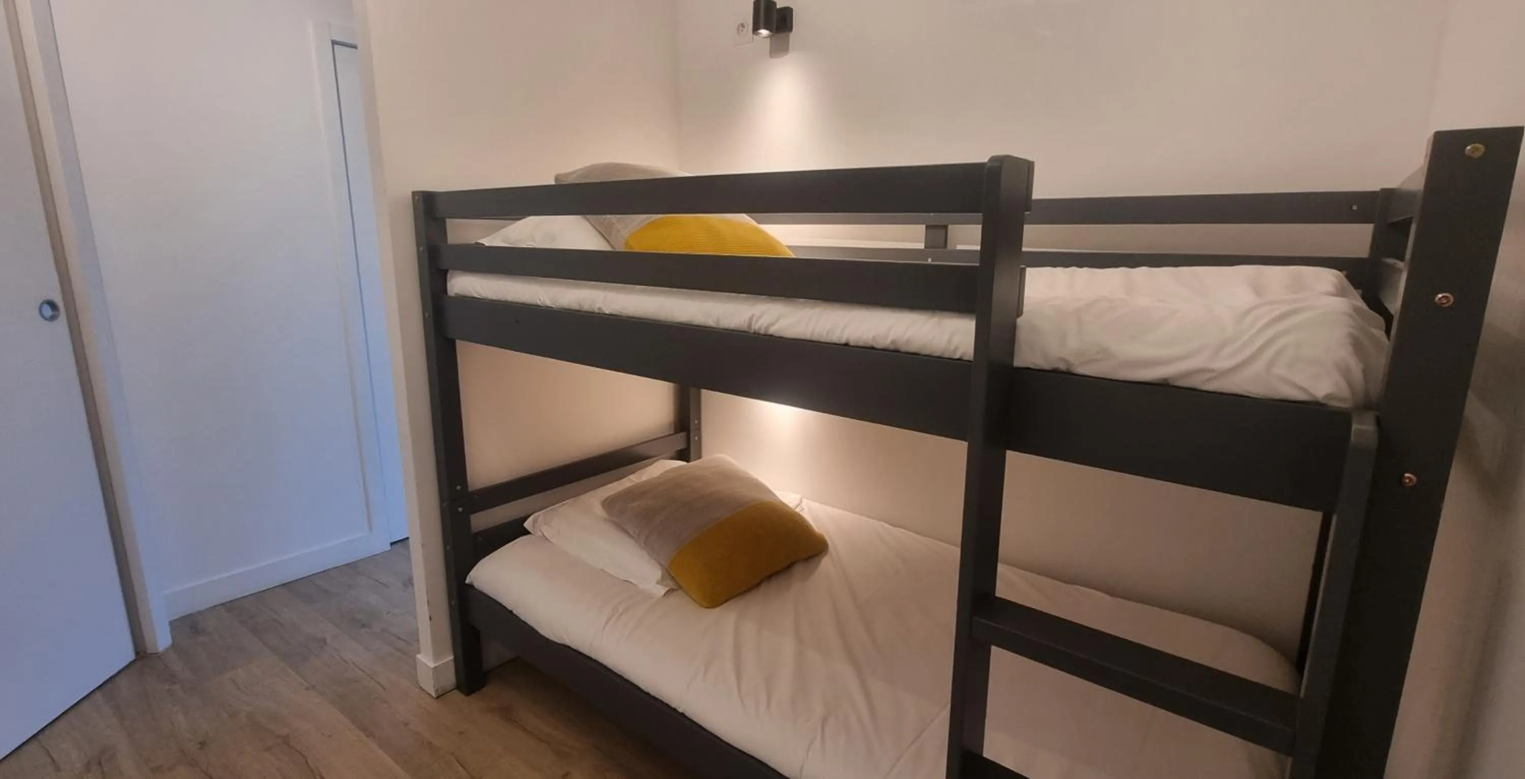 bunk bed, Bed in Hotel De L'Europe