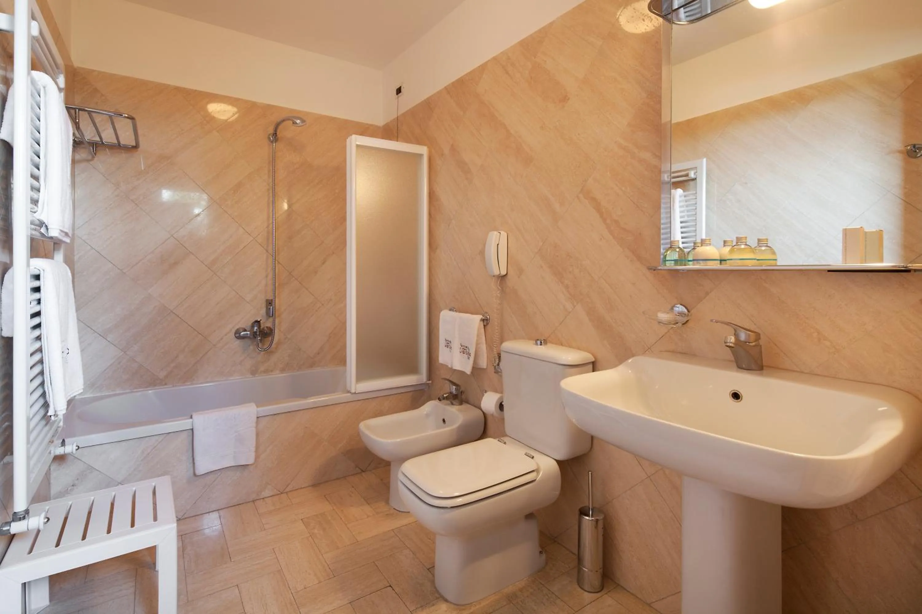 Bathroom in Hotel Villa Undulna - Terme della Versilia
