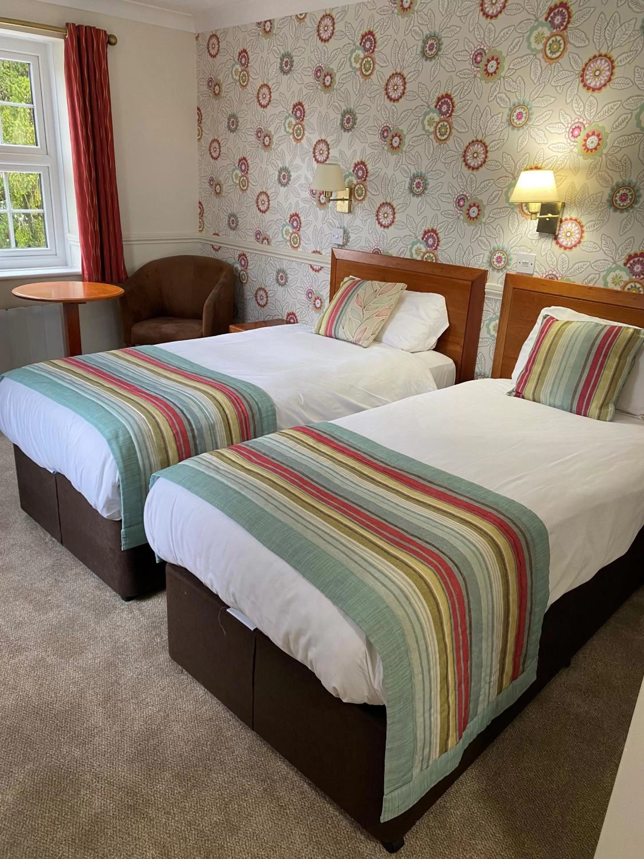 Bedroom, Bed in Alton House Hotel