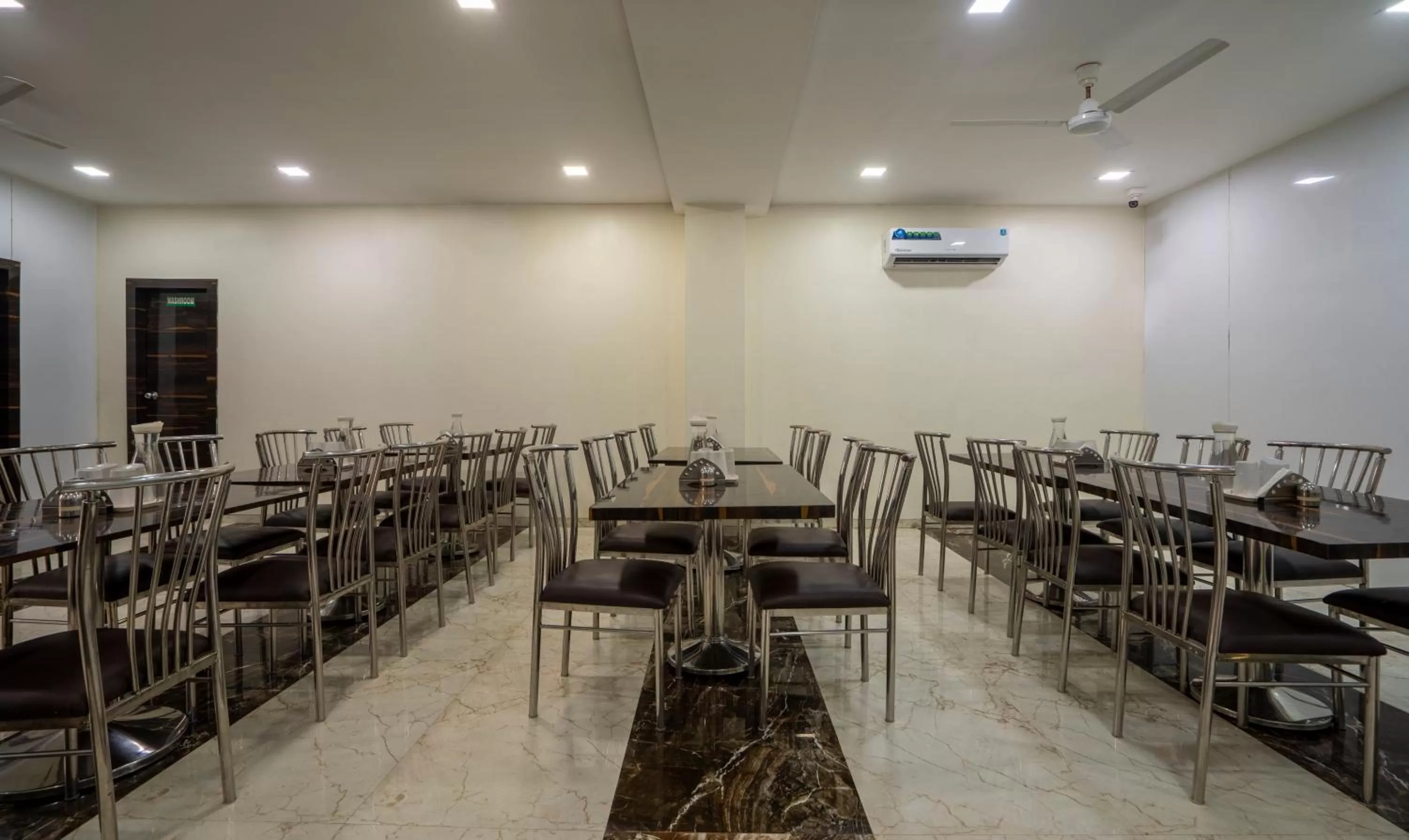 Restaurant/places to eat in Treebo Zaid International Powai