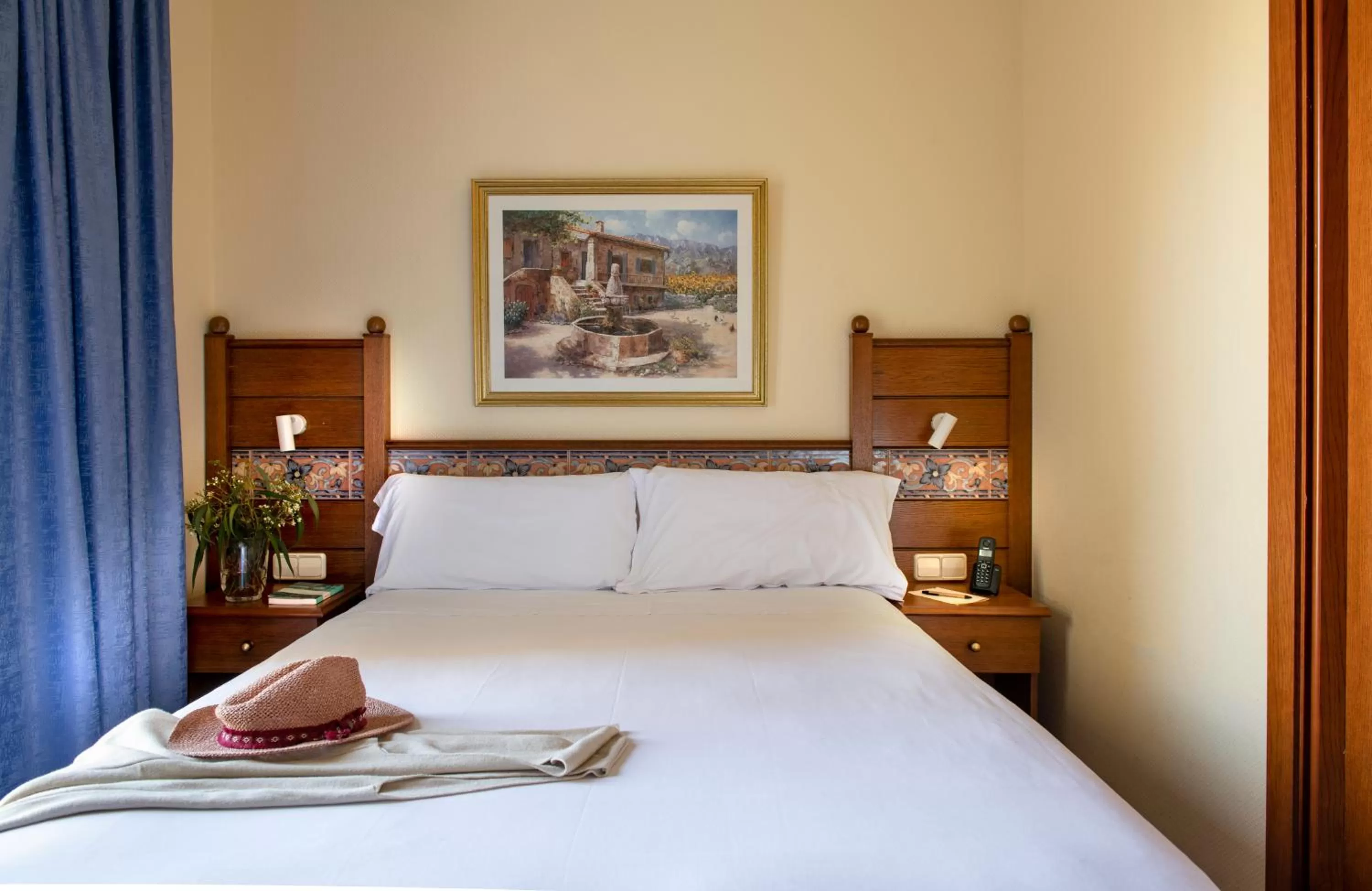 Bedroom, Bed in Hotel Roses Platja