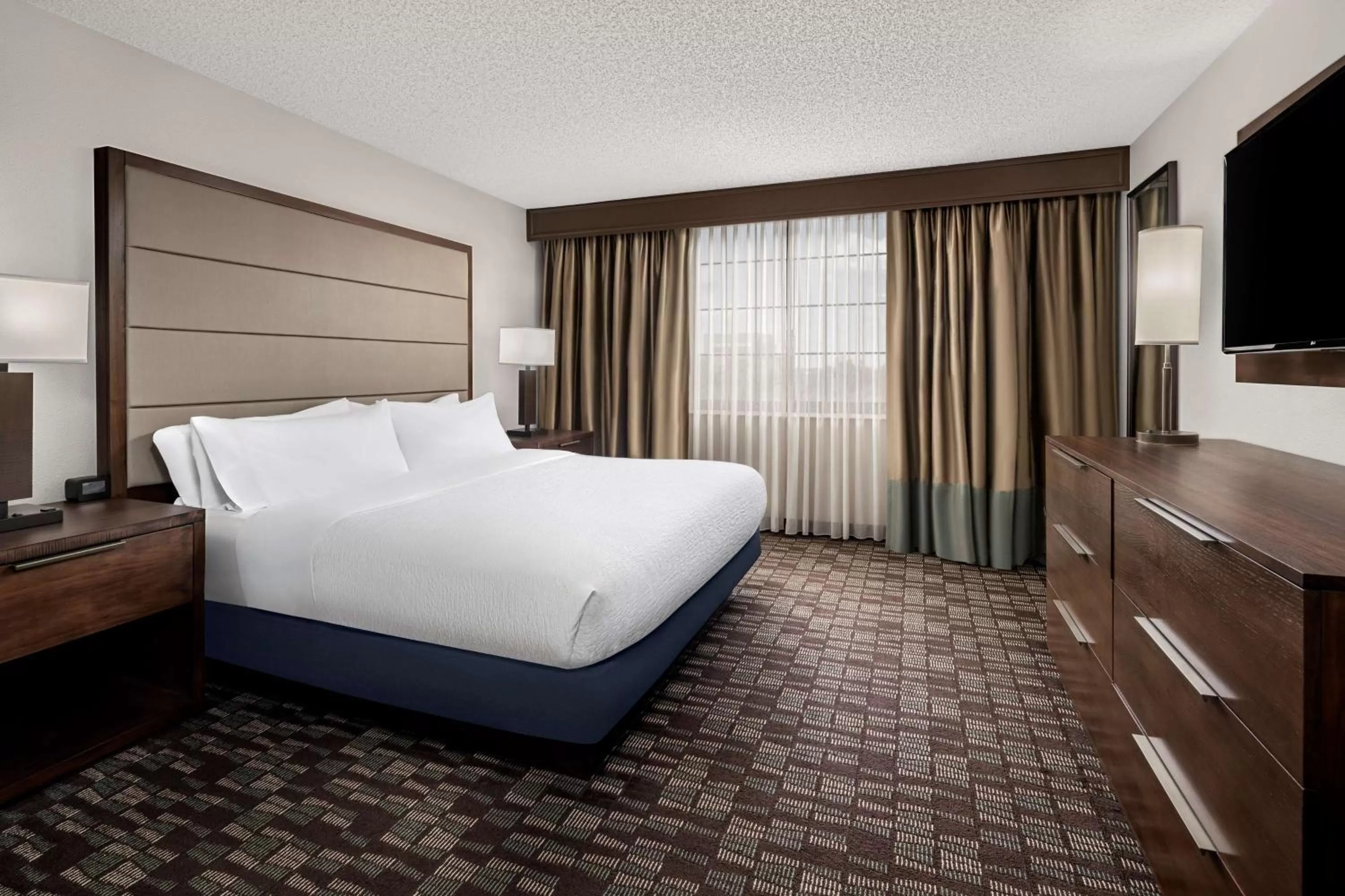 Bedroom, Bed in Embassy Suites by Hilton Nashville Airport